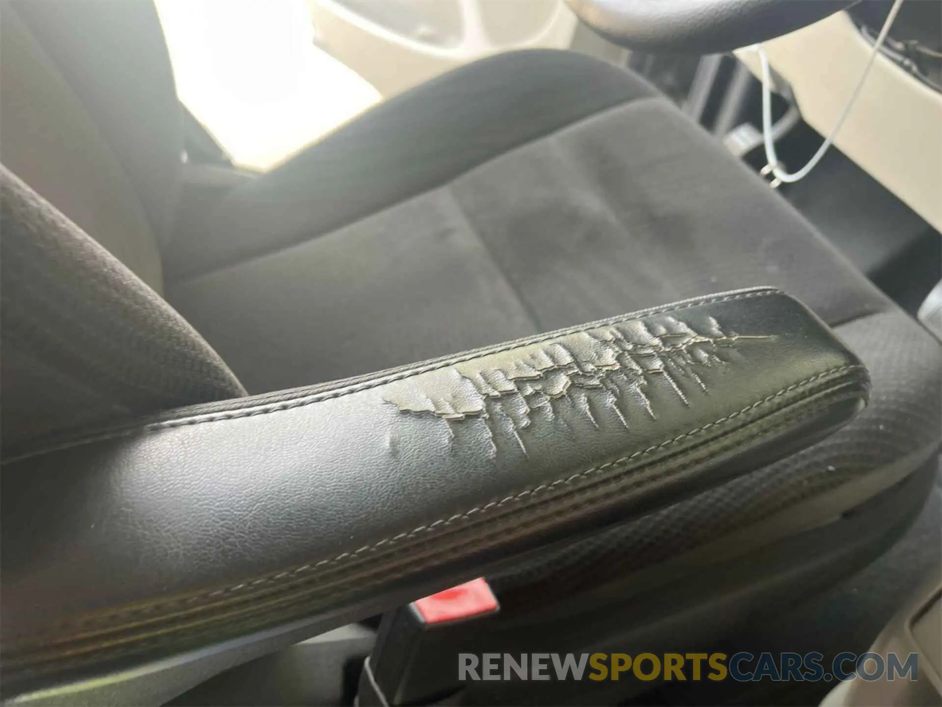 9 Photograph of a damaged car 2C4RDGBG9KR501654 DODGE GRAND CARAVAN 2019
