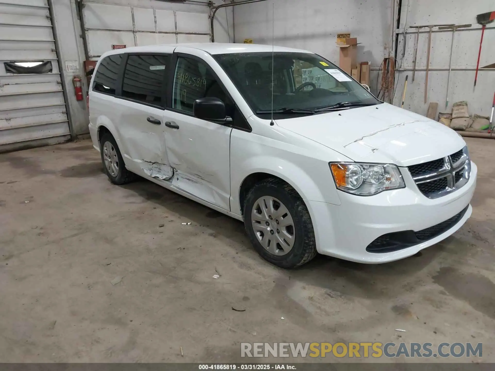 1 Photograph of a damaged car 2C4RDGBG9KR501685 DODGE GRAND CARAVAN 2019