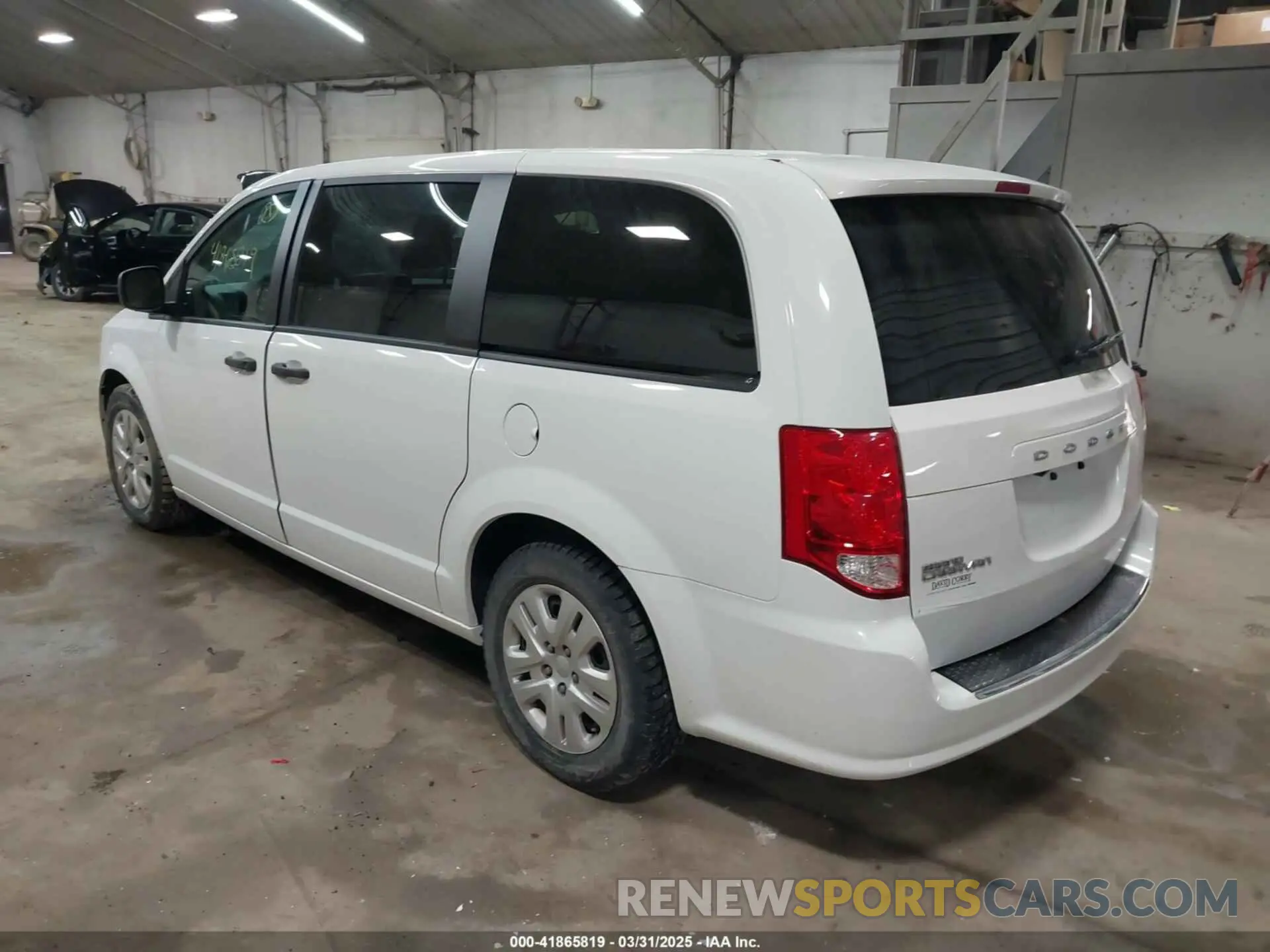 3 Photograph of a damaged car 2C4RDGBG9KR501685 DODGE GRAND CARAVAN 2019