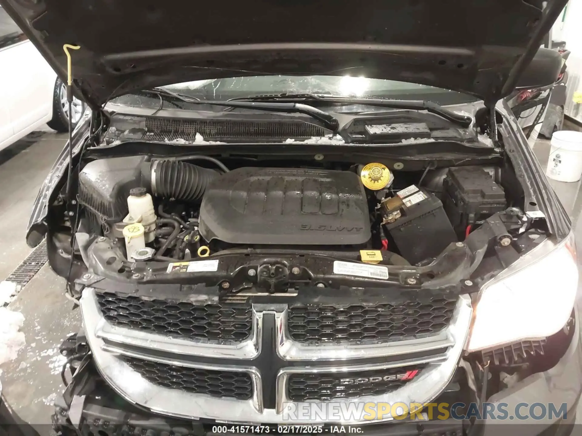 10 Photograph of a damaged car 2C4RDGBG9KR527770 DODGE GRAND CARAVAN 2019