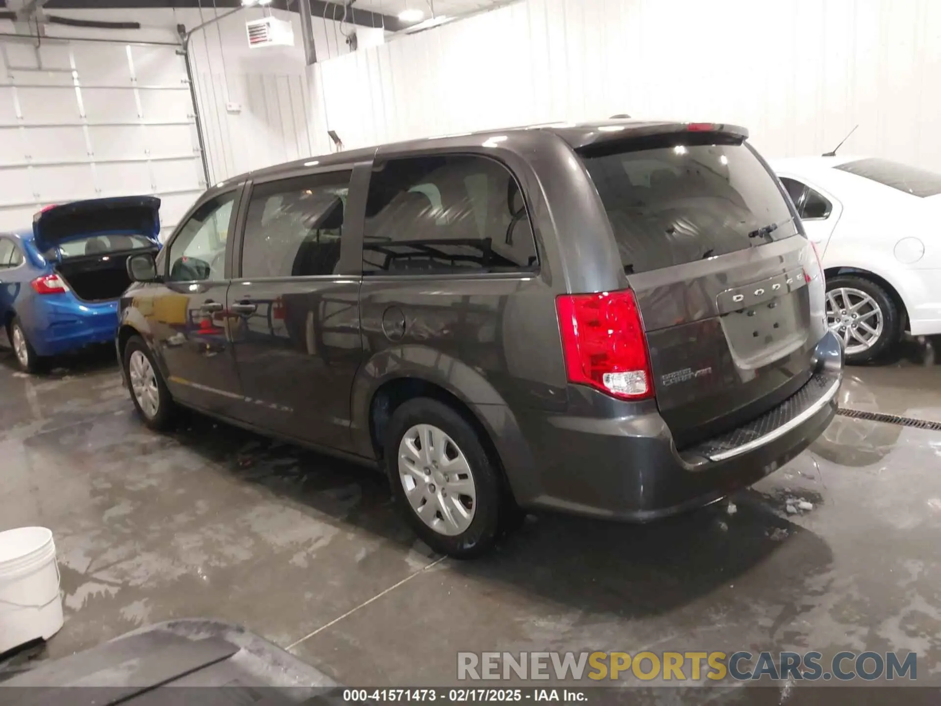 3 Photograph of a damaged car 2C4RDGBG9KR527770 DODGE GRAND CARAVAN 2019