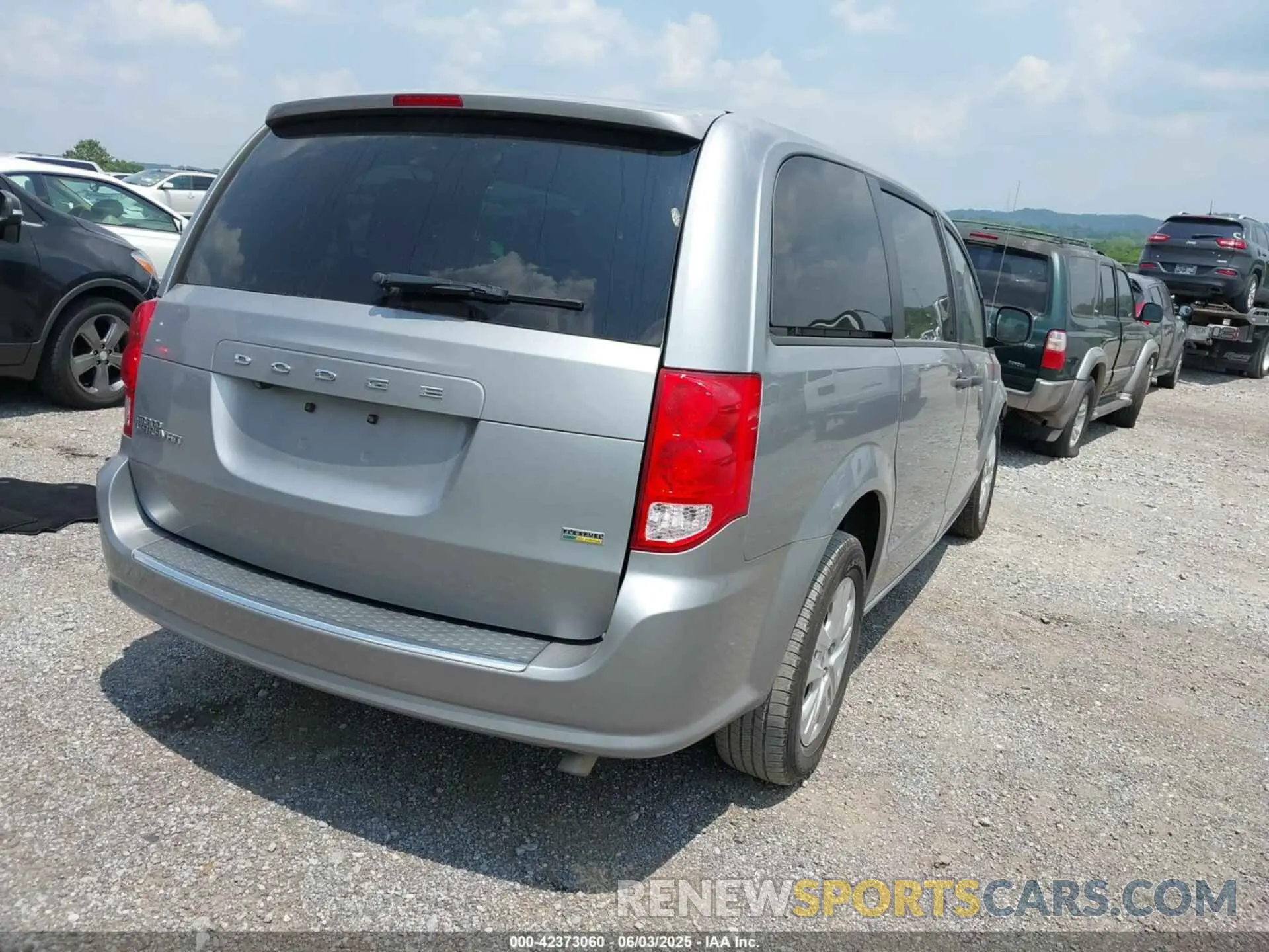 4 Photograph of a damaged car 2C4RDGBG9KR599522 DODGE GRAND CARAVAN 2019