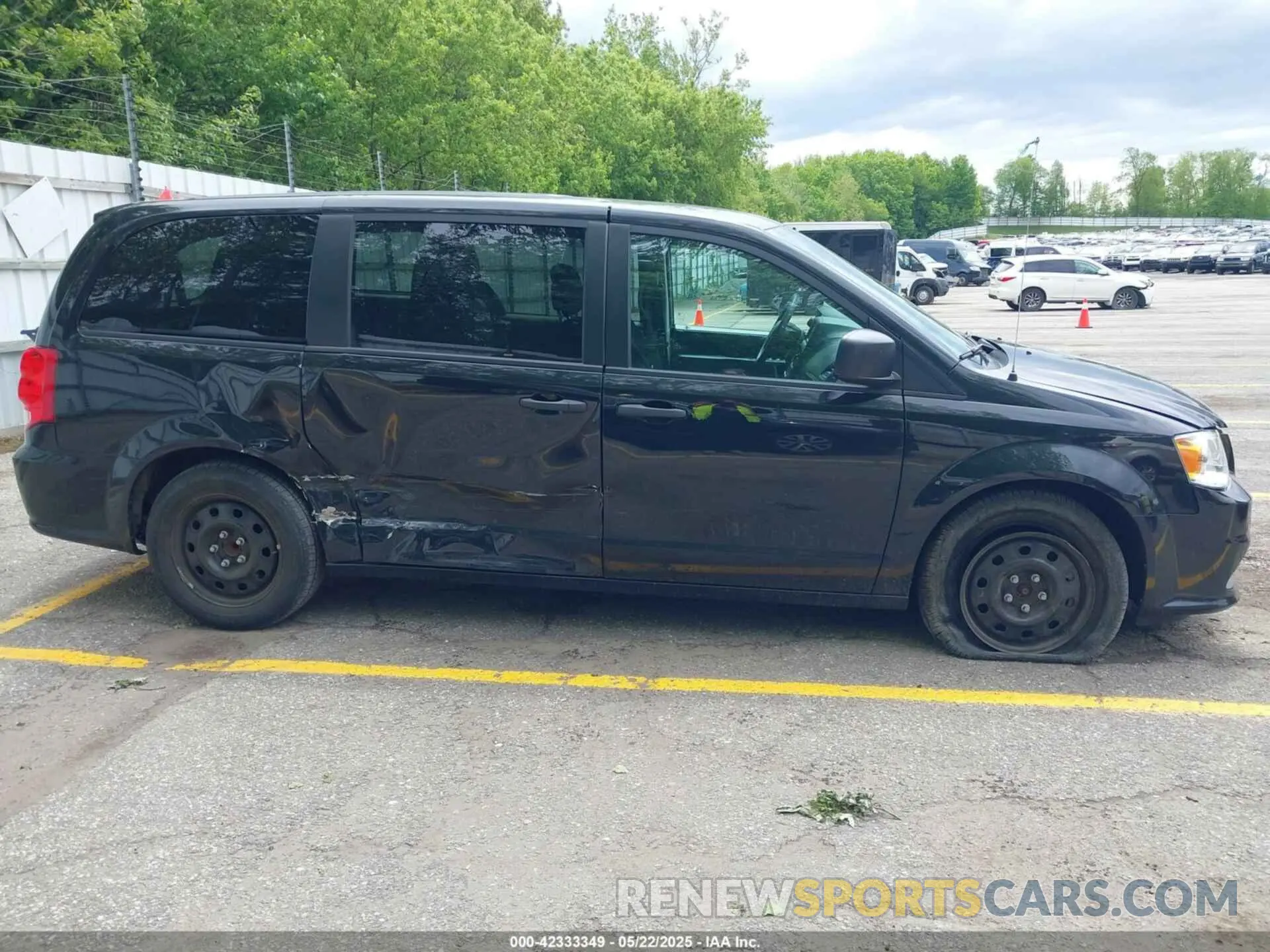 14 Photograph of a damaged car 2C4RDGBG9KR615394 DODGE GRAND CARAVAN 2019