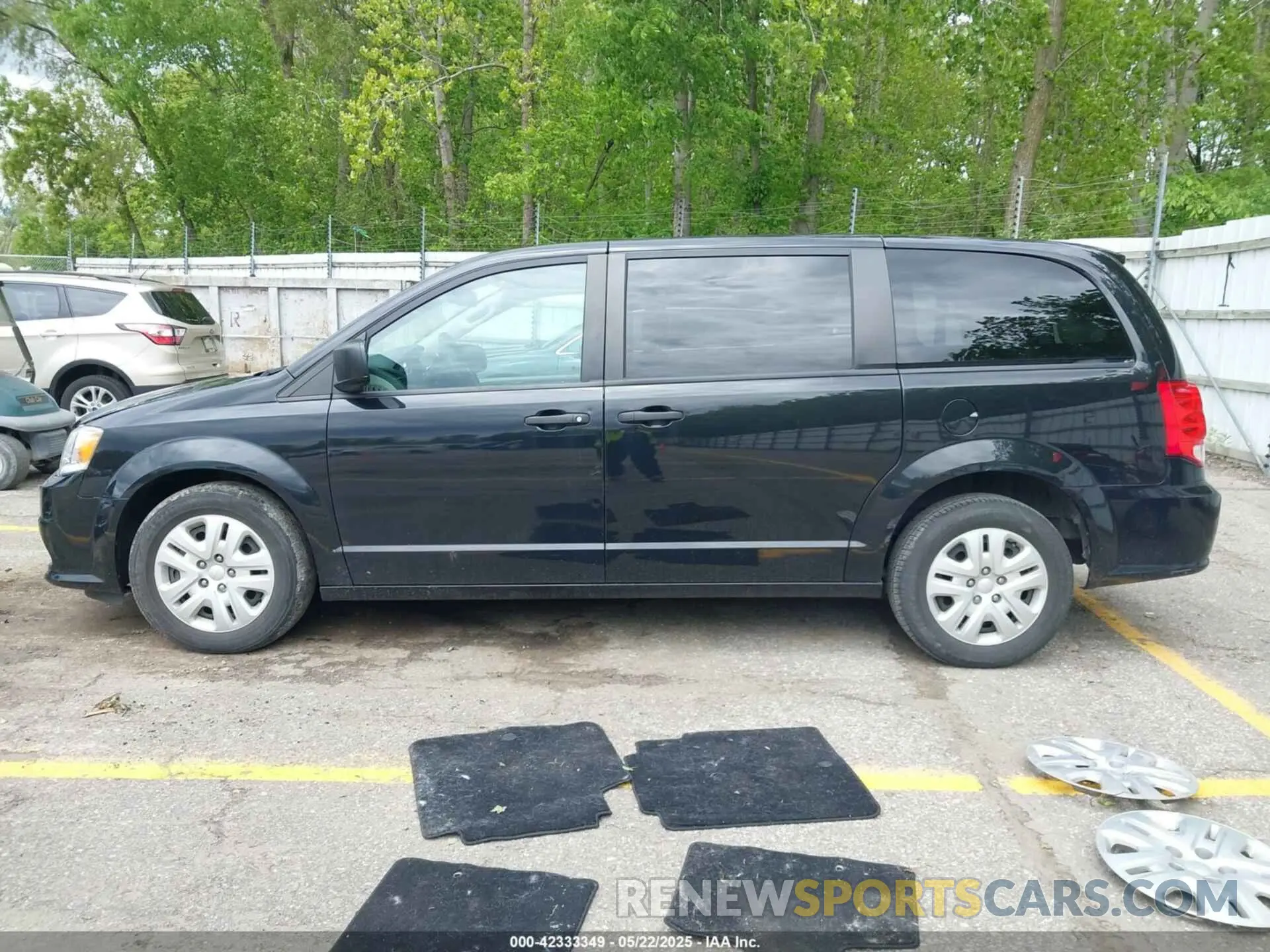 15 Photograph of a damaged car 2C4RDGBG9KR615394 DODGE GRAND CARAVAN 2019