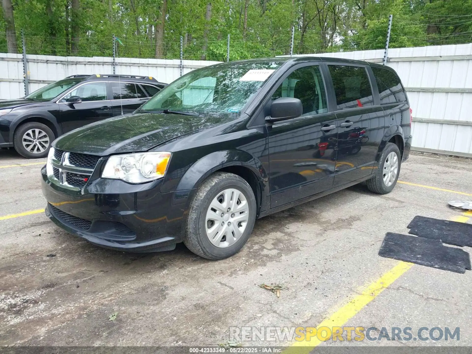 2 Photograph of a damaged car 2C4RDGBG9KR615394 DODGE GRAND CARAVAN 2019