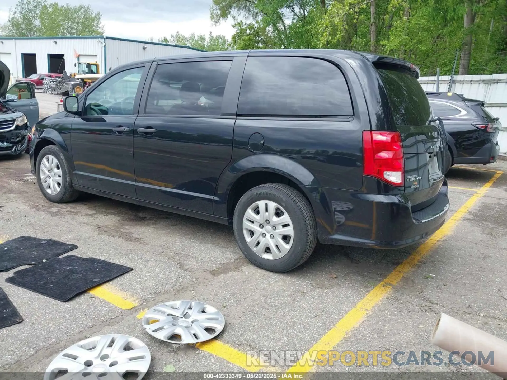 3 Photograph of a damaged car 2C4RDGBG9KR615394 DODGE GRAND CARAVAN 2019