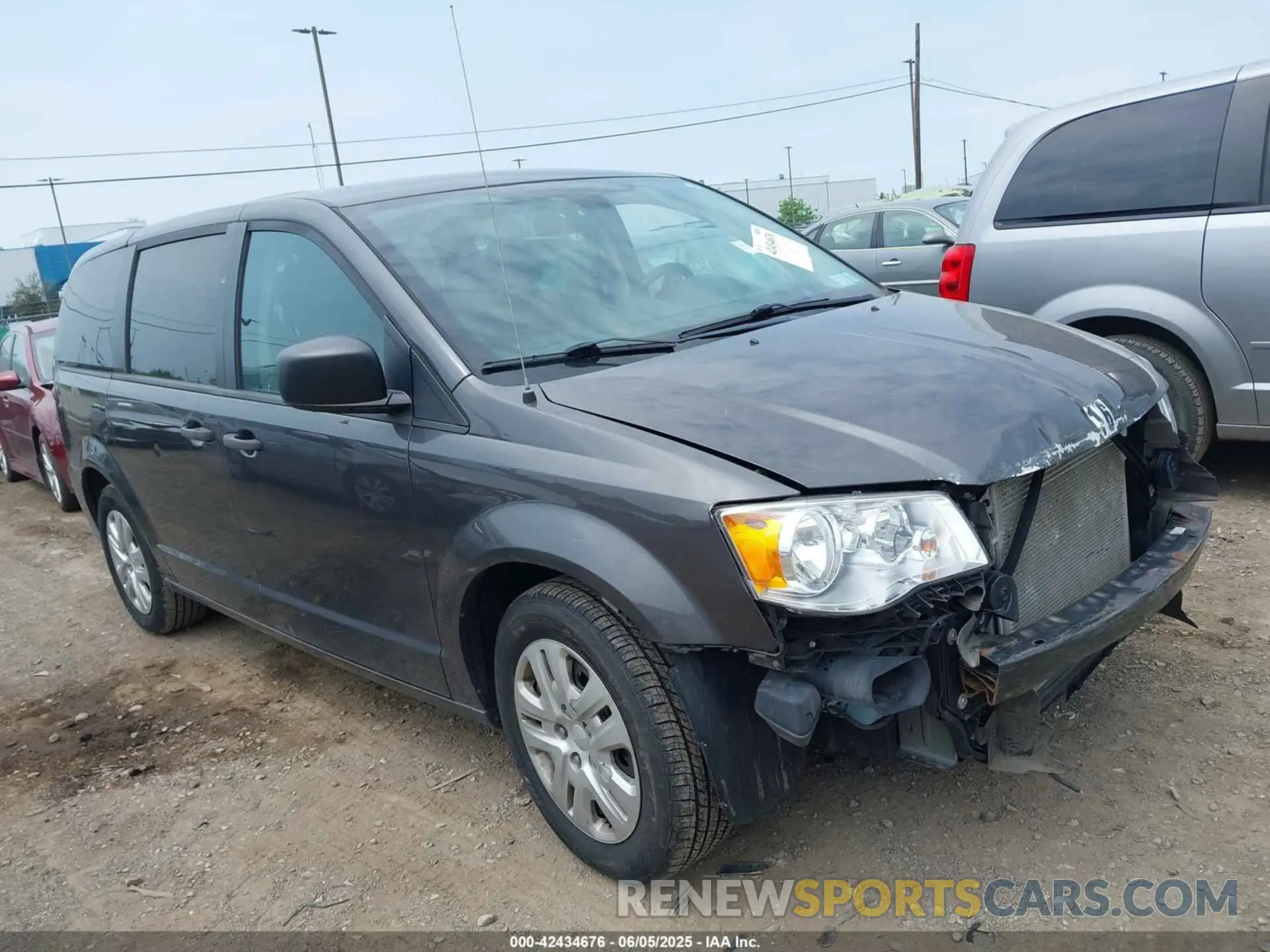 1 Photograph of a damaged car 2C4RDGBGXKR602069 DODGE GRAND CARAVAN 2019