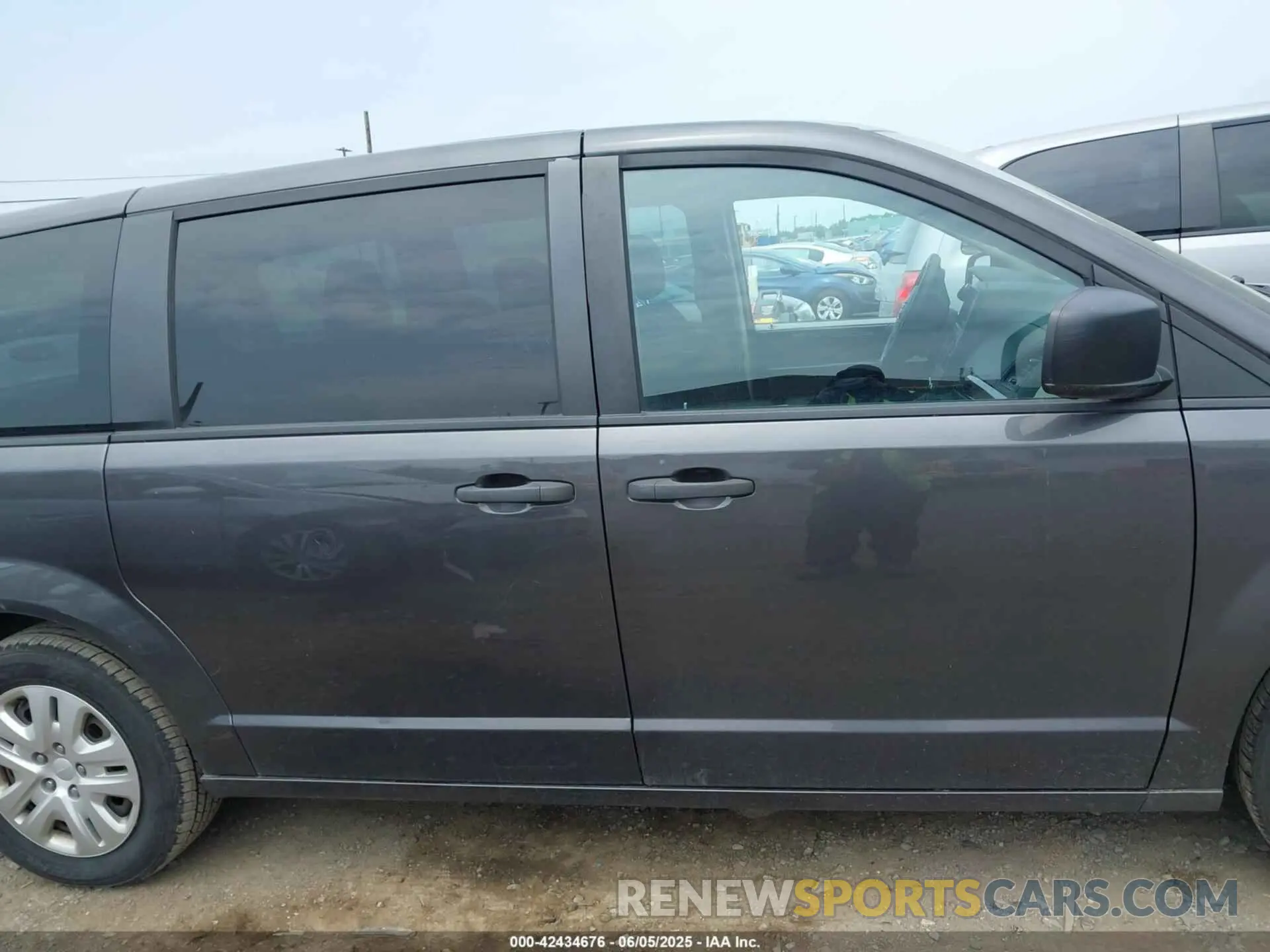 13 Photograph of a damaged car 2C4RDGBGXKR602069 DODGE GRAND CARAVAN 2019