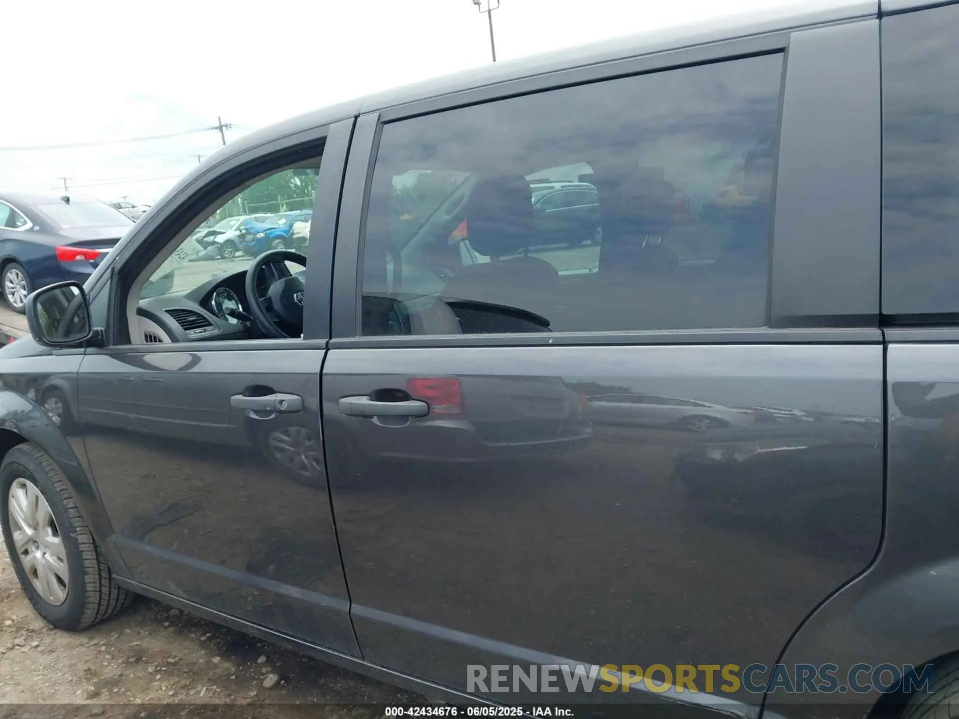 14 Photograph of a damaged car 2C4RDGBGXKR602069 DODGE GRAND CARAVAN 2019