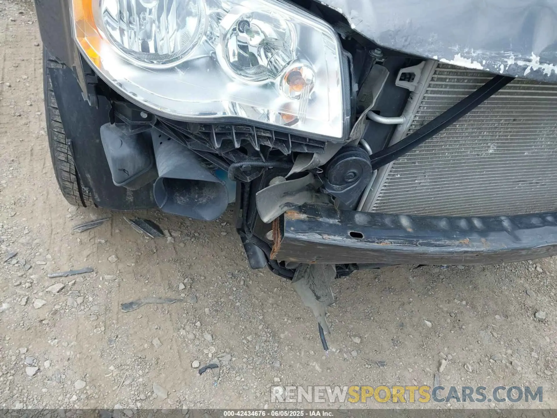 17 Photograph of a damaged car 2C4RDGBGXKR602069 DODGE GRAND CARAVAN 2019