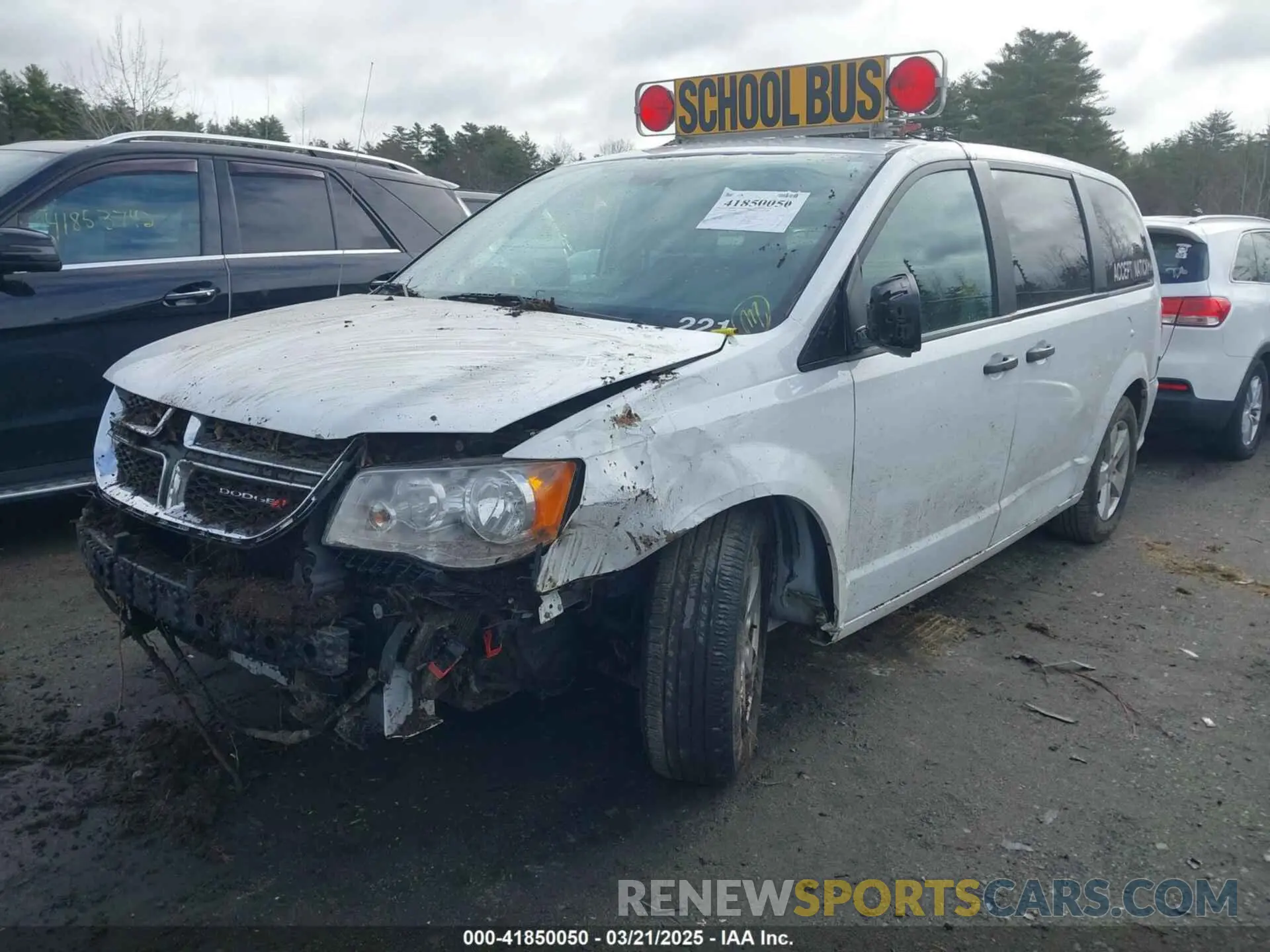 2 Photograph of a damaged car 2C4RDGBGXKR608275 DODGE GRAND CARAVAN 2019