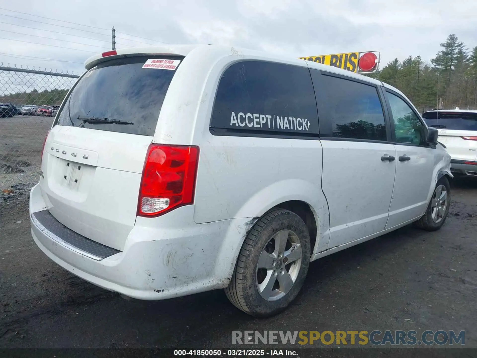4 Photograph of a damaged car 2C4RDGBGXKR608275 DODGE GRAND CARAVAN 2019