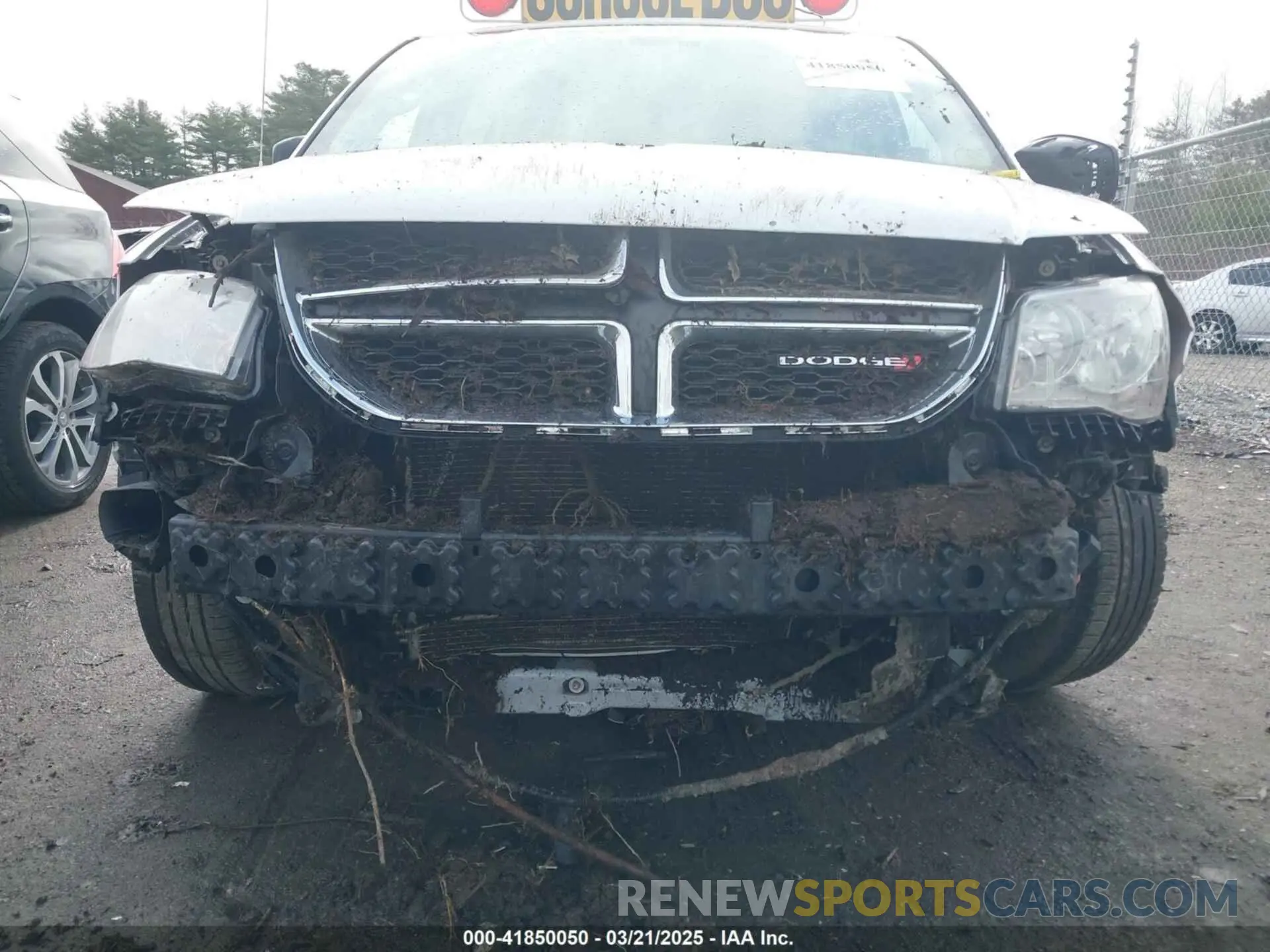 6 Photograph of a damaged car 2C4RDGBGXKR608275 DODGE GRAND CARAVAN 2019