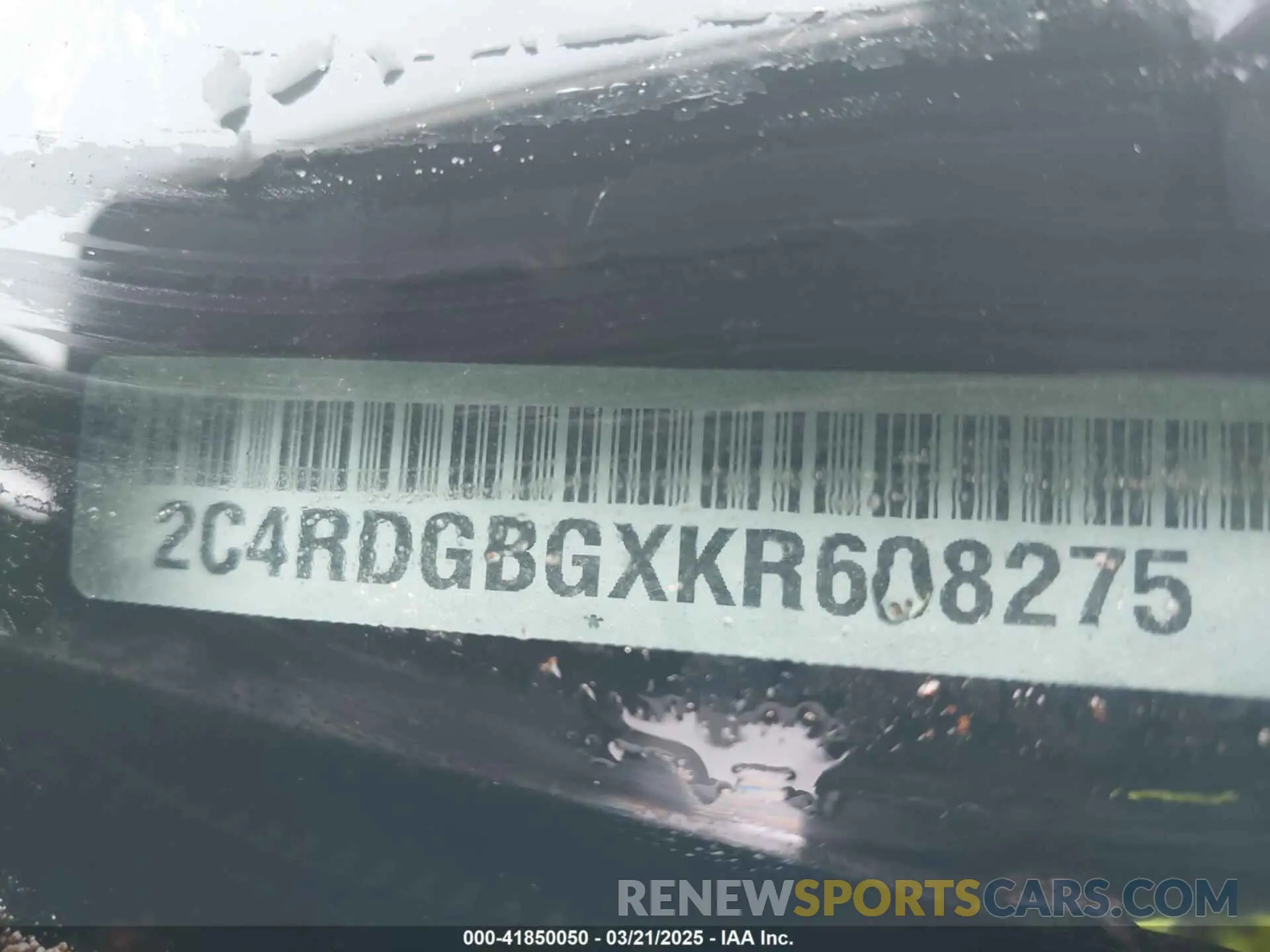 9 Photograph of a damaged car 2C4RDGBGXKR608275 DODGE GRAND CARAVAN 2019