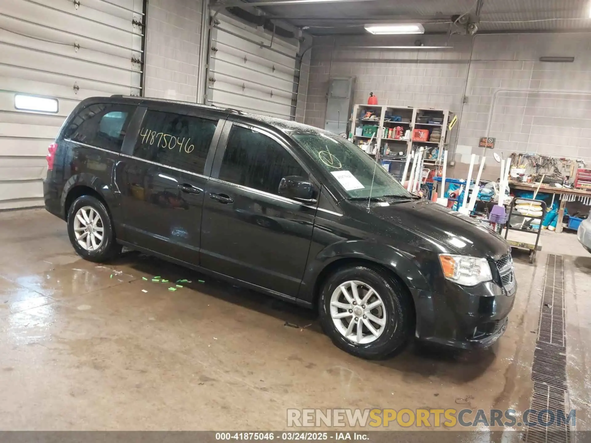 1 Photograph of a damaged car 2C4RDGCG0KR541927 DODGE GRAND CARAVAN 2019