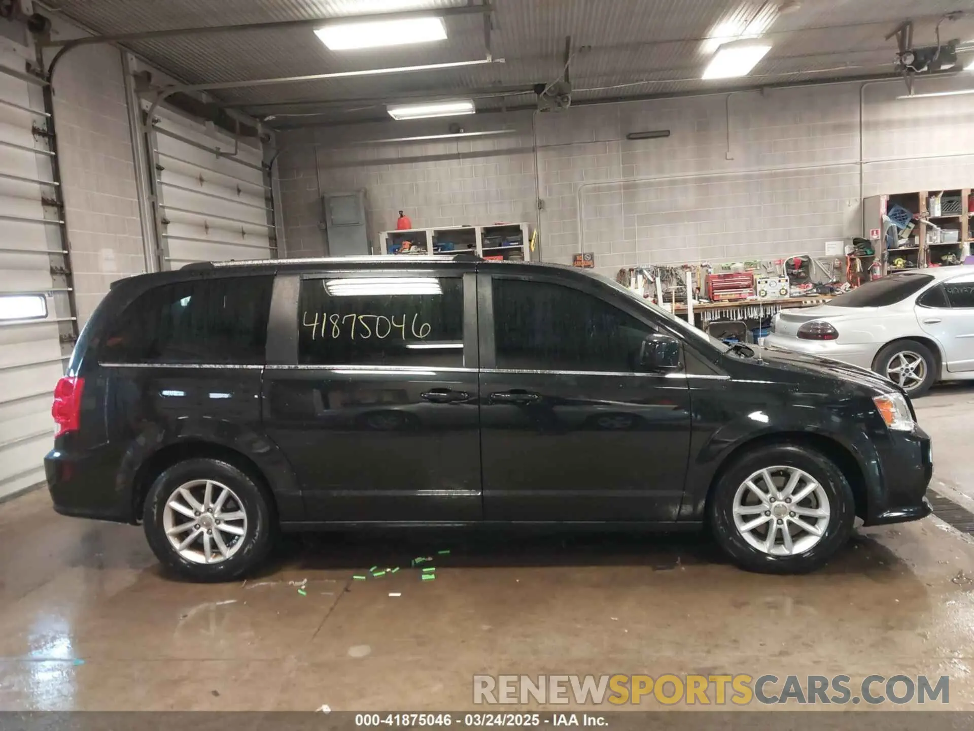 12 Photograph of a damaged car 2C4RDGCG0KR541927 DODGE GRAND CARAVAN 2019