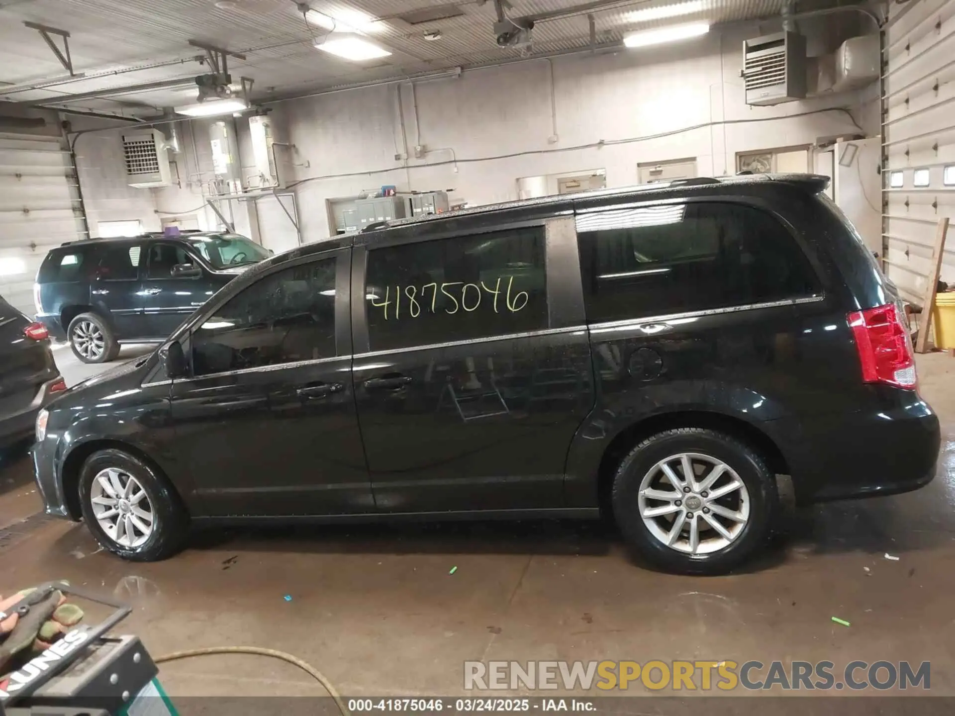 13 Photograph of a damaged car 2C4RDGCG0KR541927 DODGE GRAND CARAVAN 2019