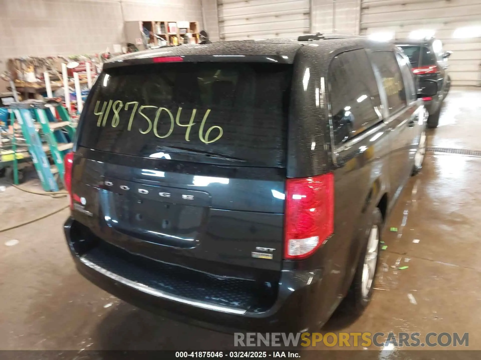 15 Photograph of a damaged car 2C4RDGCG0KR541927 DODGE GRAND CARAVAN 2019