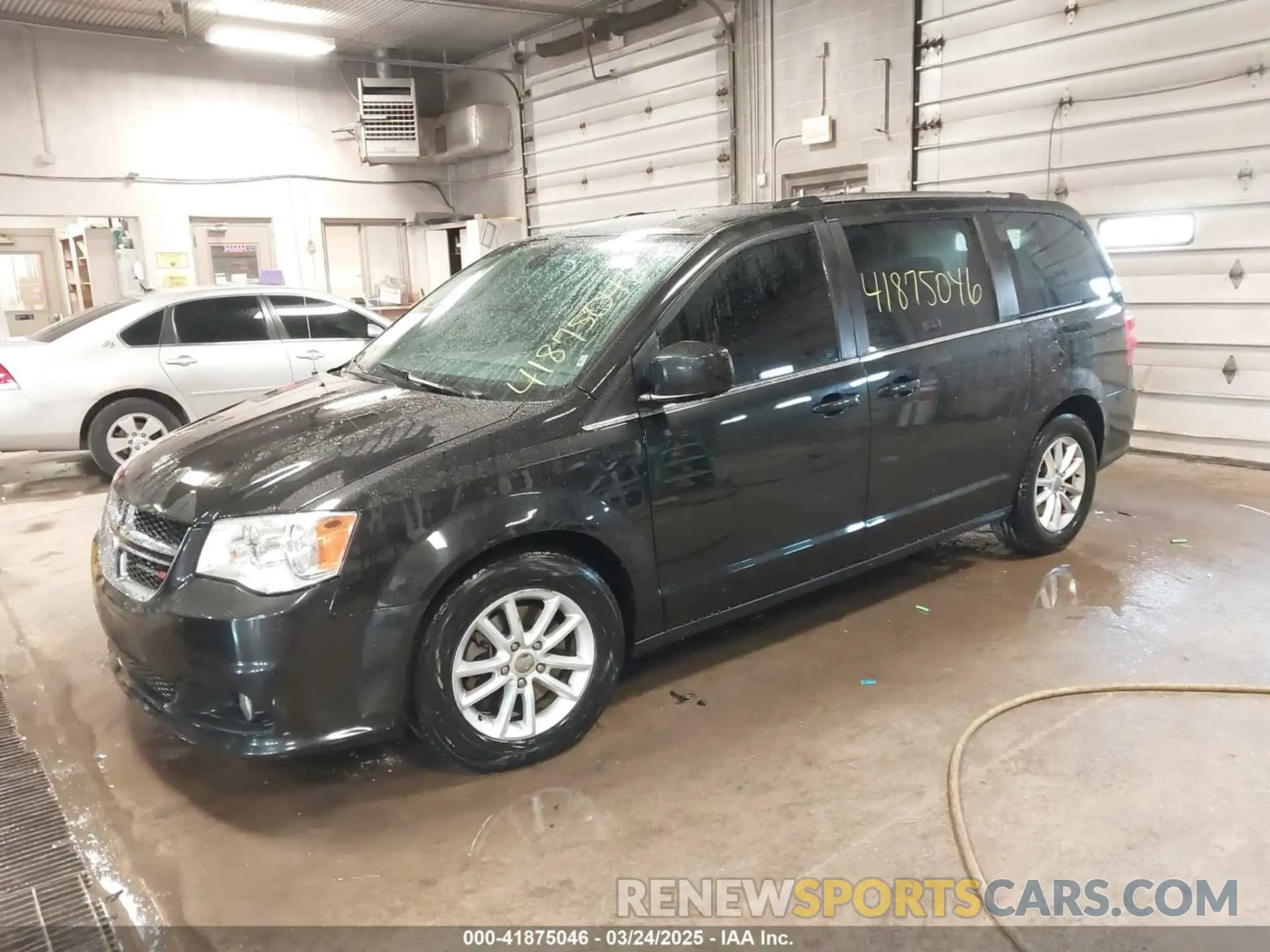 2 Photograph of a damaged car 2C4RDGCG0KR541927 DODGE GRAND CARAVAN 2019