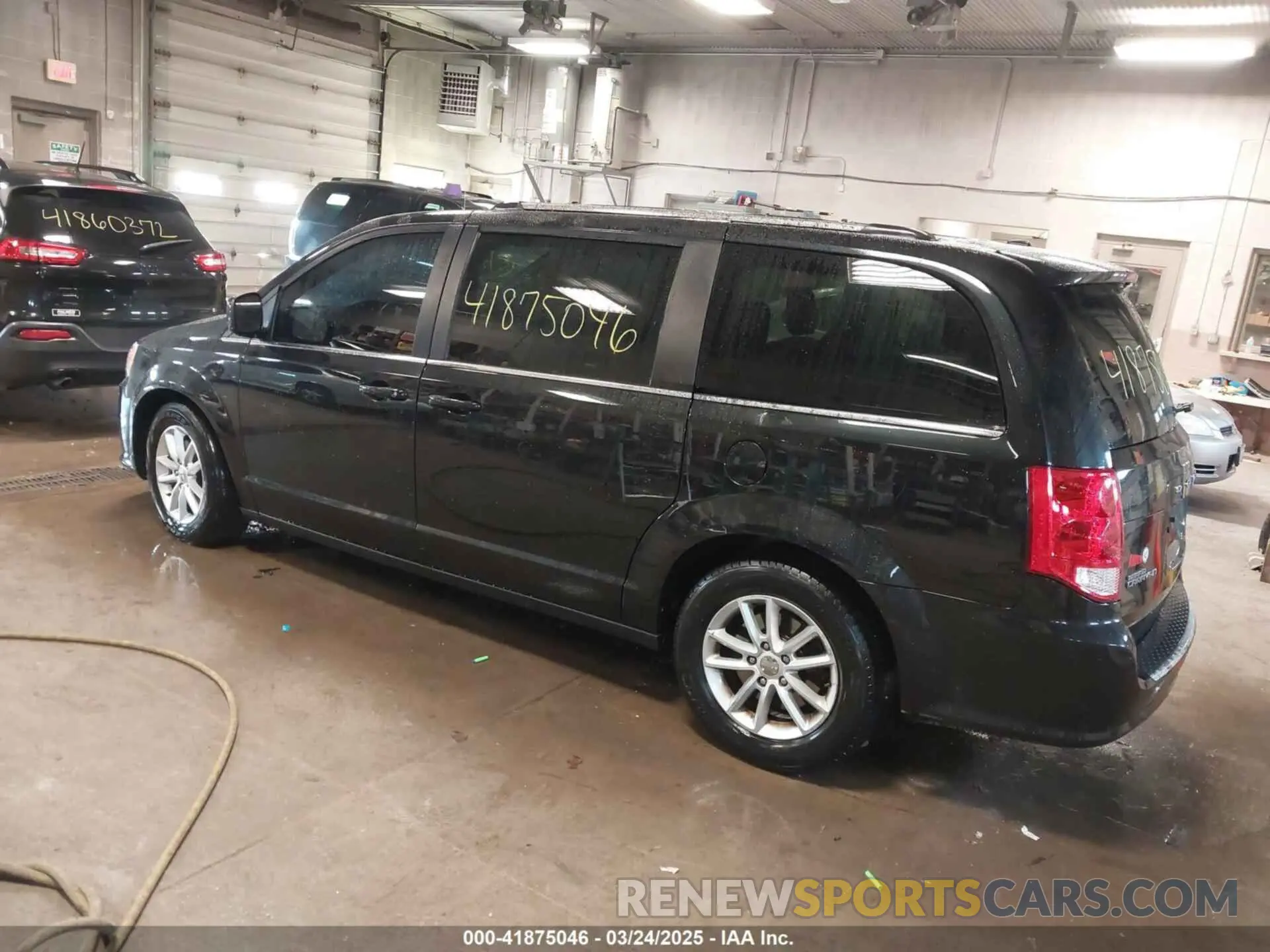 3 Photograph of a damaged car 2C4RDGCG0KR541927 DODGE GRAND CARAVAN 2019