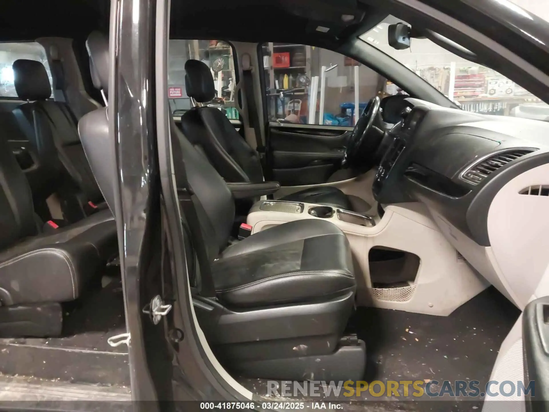 5 Photograph of a damaged car 2C4RDGCG0KR541927 DODGE GRAND CARAVAN 2019
