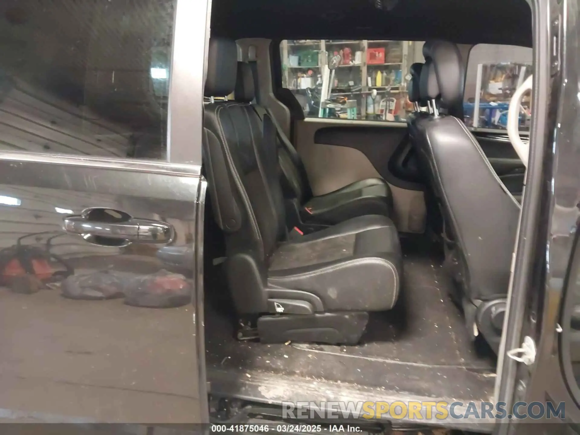 8 Photograph of a damaged car 2C4RDGCG0KR541927 DODGE GRAND CARAVAN 2019