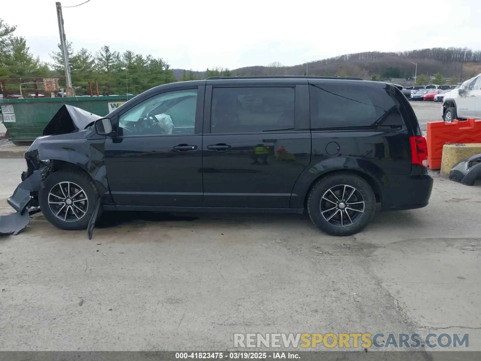 15 Photograph of a damaged car 2C4RDGCG0KR547100 DODGE GRAND CARAVAN 2019