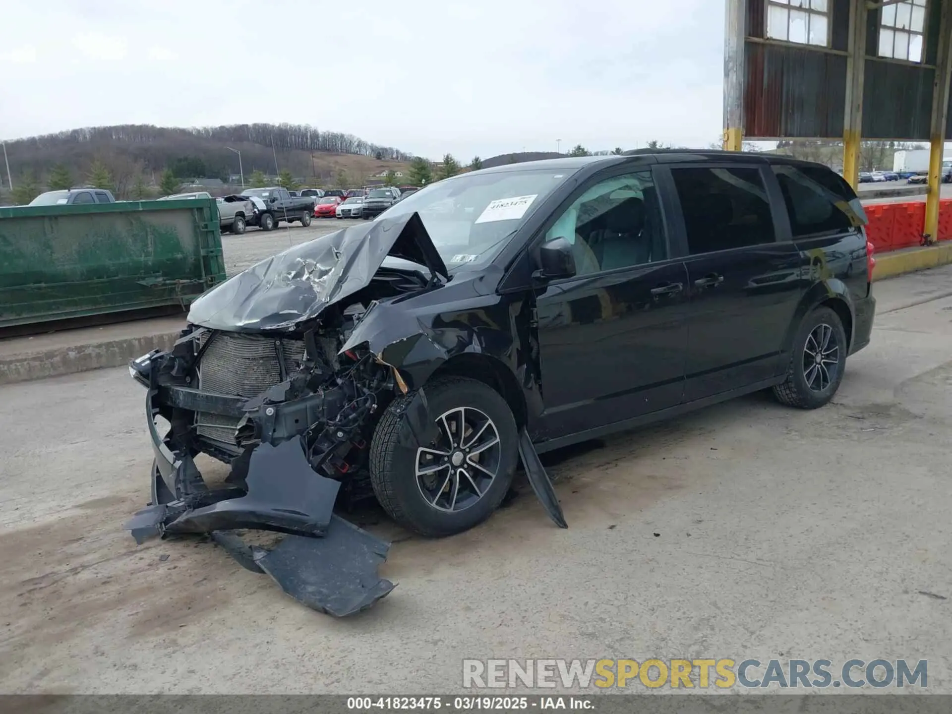 2 Photograph of a damaged car 2C4RDGCG0KR547100 DODGE GRAND CARAVAN 2019