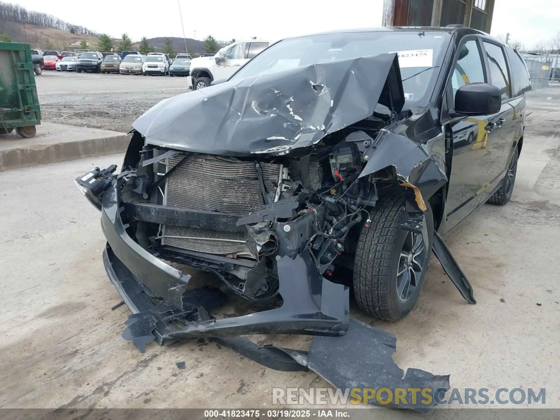 6 Photograph of a damaged car 2C4RDGCG0KR547100 DODGE GRAND CARAVAN 2019