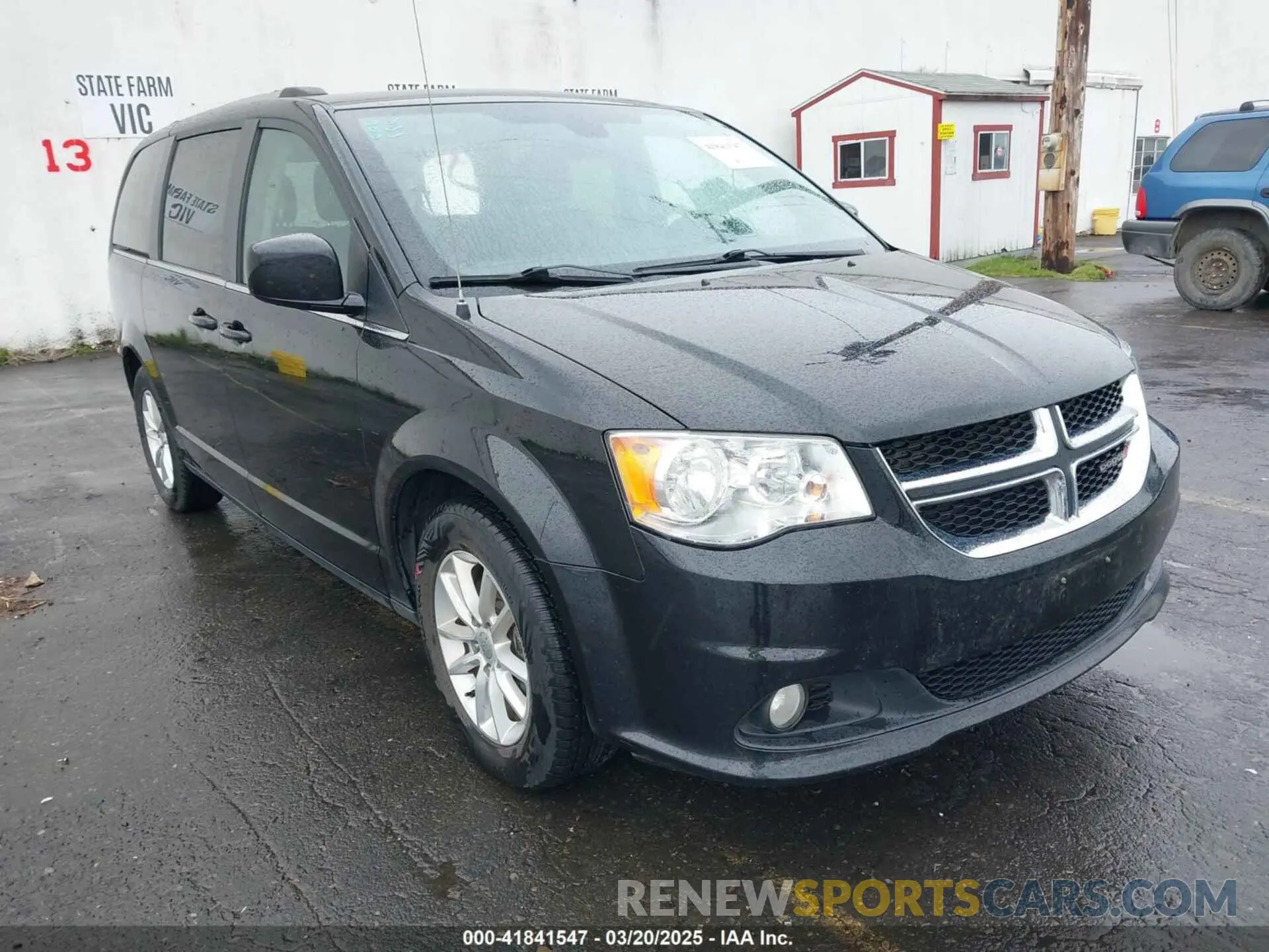 1 Photograph of a damaged car 2C4RDGCG0KR595339 DODGE GRAND CARAVAN 2019