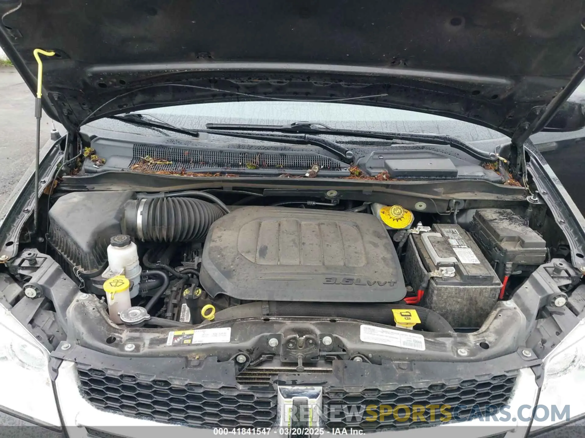 10 Photograph of a damaged car 2C4RDGCG0KR595339 DODGE GRAND CARAVAN 2019