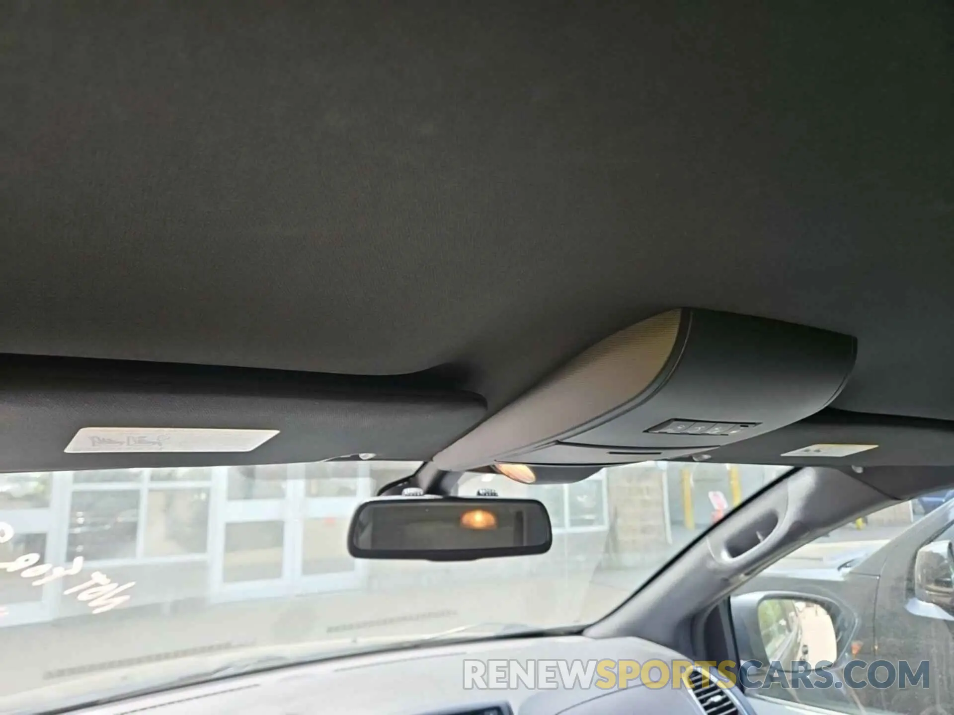 18 Photograph of a damaged car 2C4RDGCG0KR600359 DODGE GRAND CARAVAN 2019