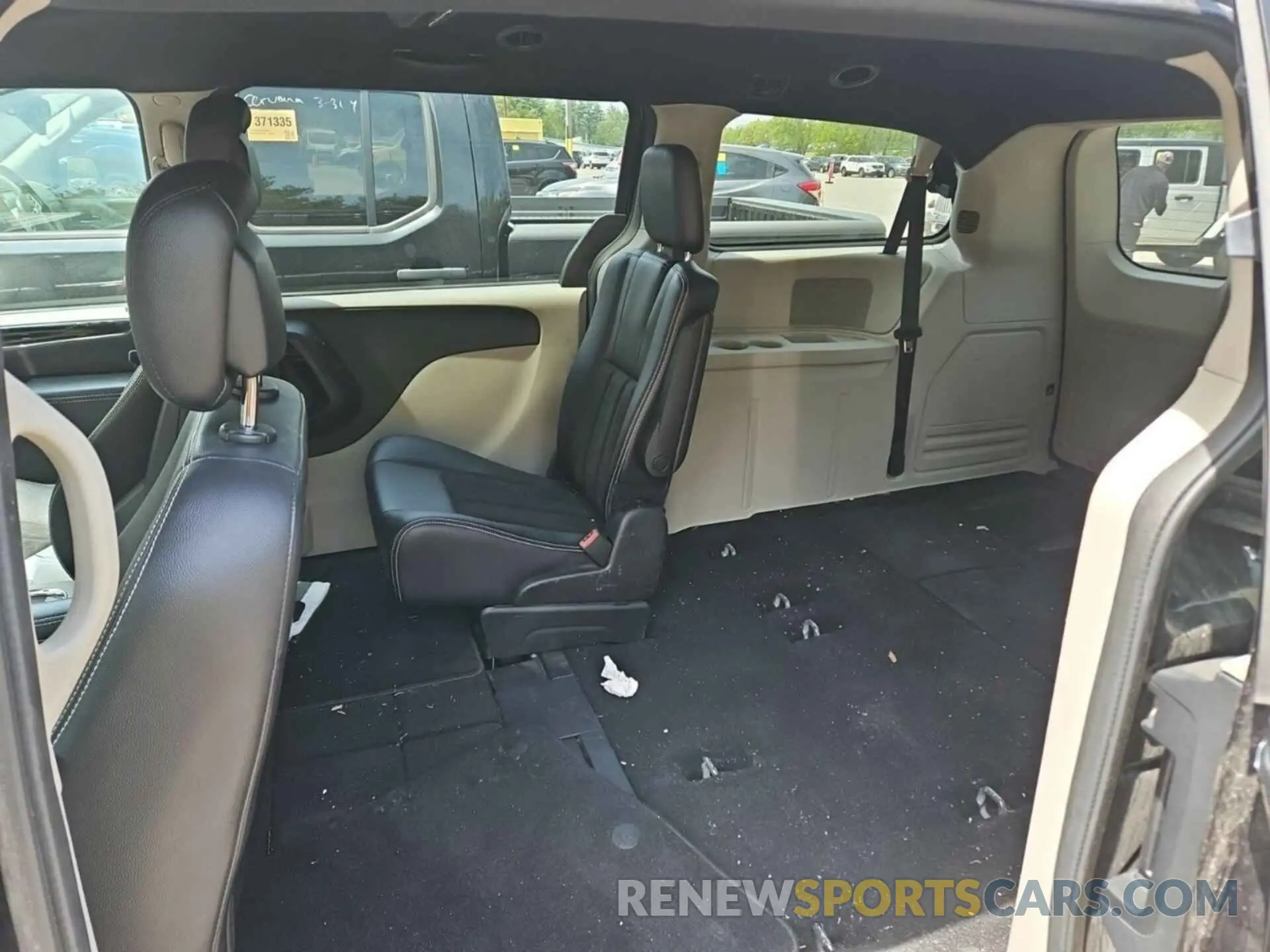 23 Photograph of a damaged car 2C4RDGCG0KR600359 DODGE GRAND CARAVAN 2019