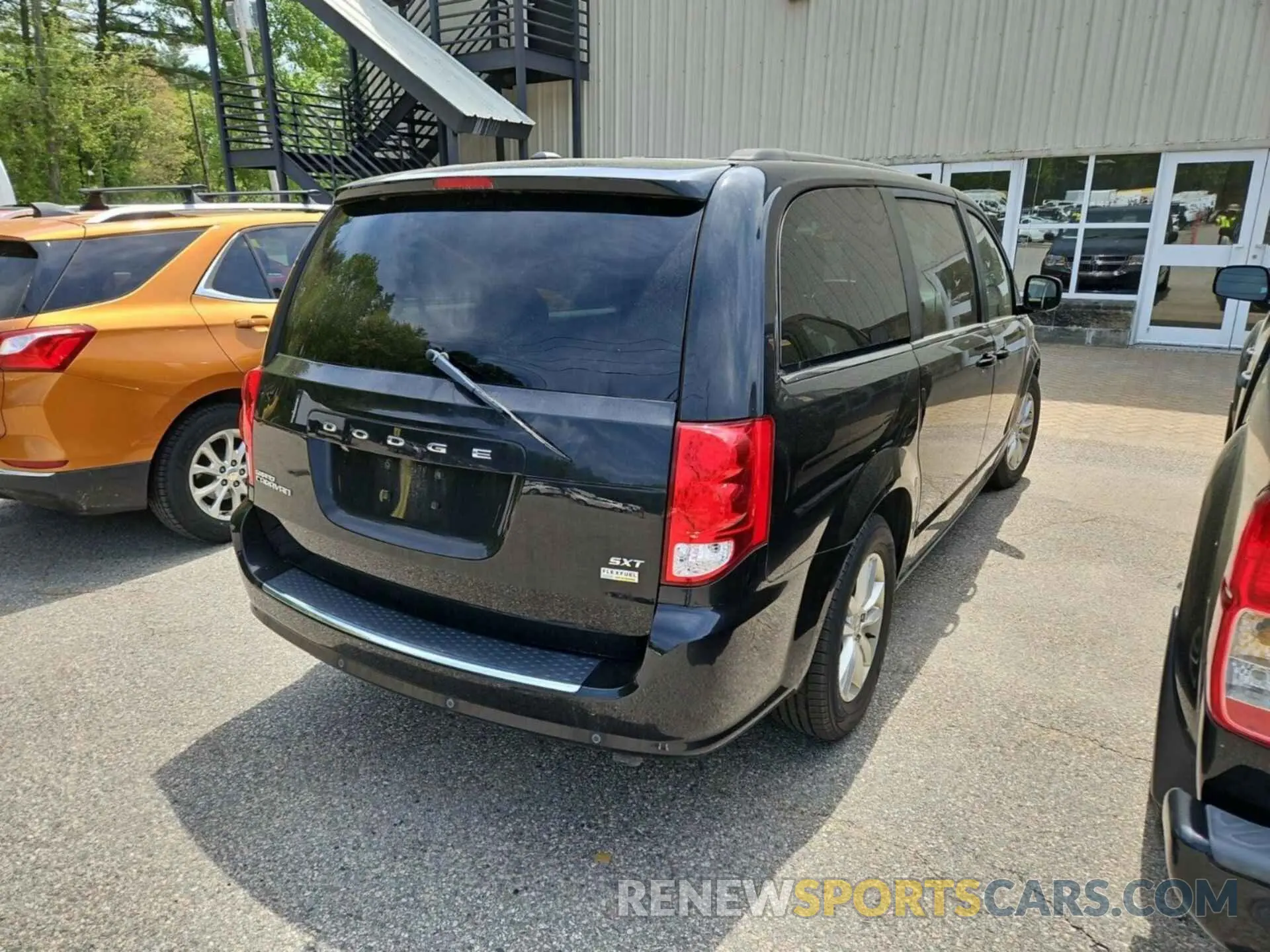 26 Photograph of a damaged car 2C4RDGCG0KR600359 DODGE GRAND CARAVAN 2019