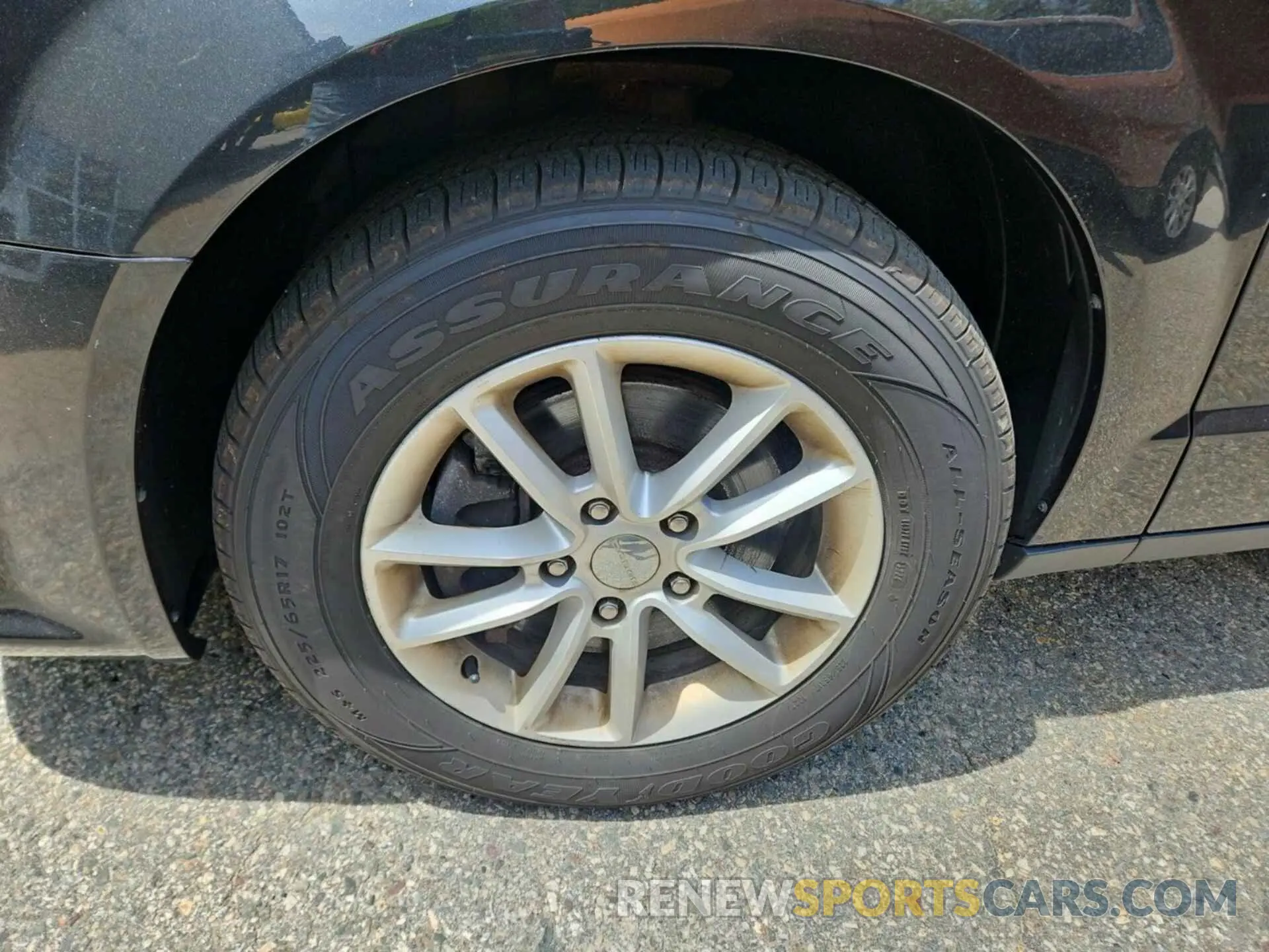 4 Photograph of a damaged car 2C4RDGCG0KR600359 DODGE GRAND CARAVAN 2019