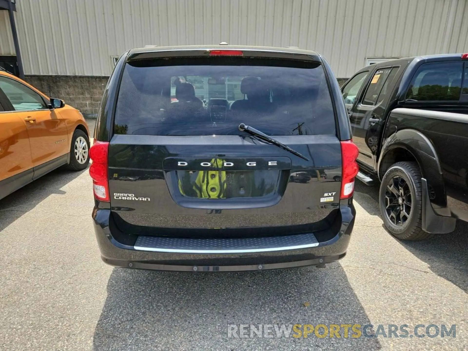 8 Photograph of a damaged car 2C4RDGCG0KR600359 DODGE GRAND CARAVAN 2019