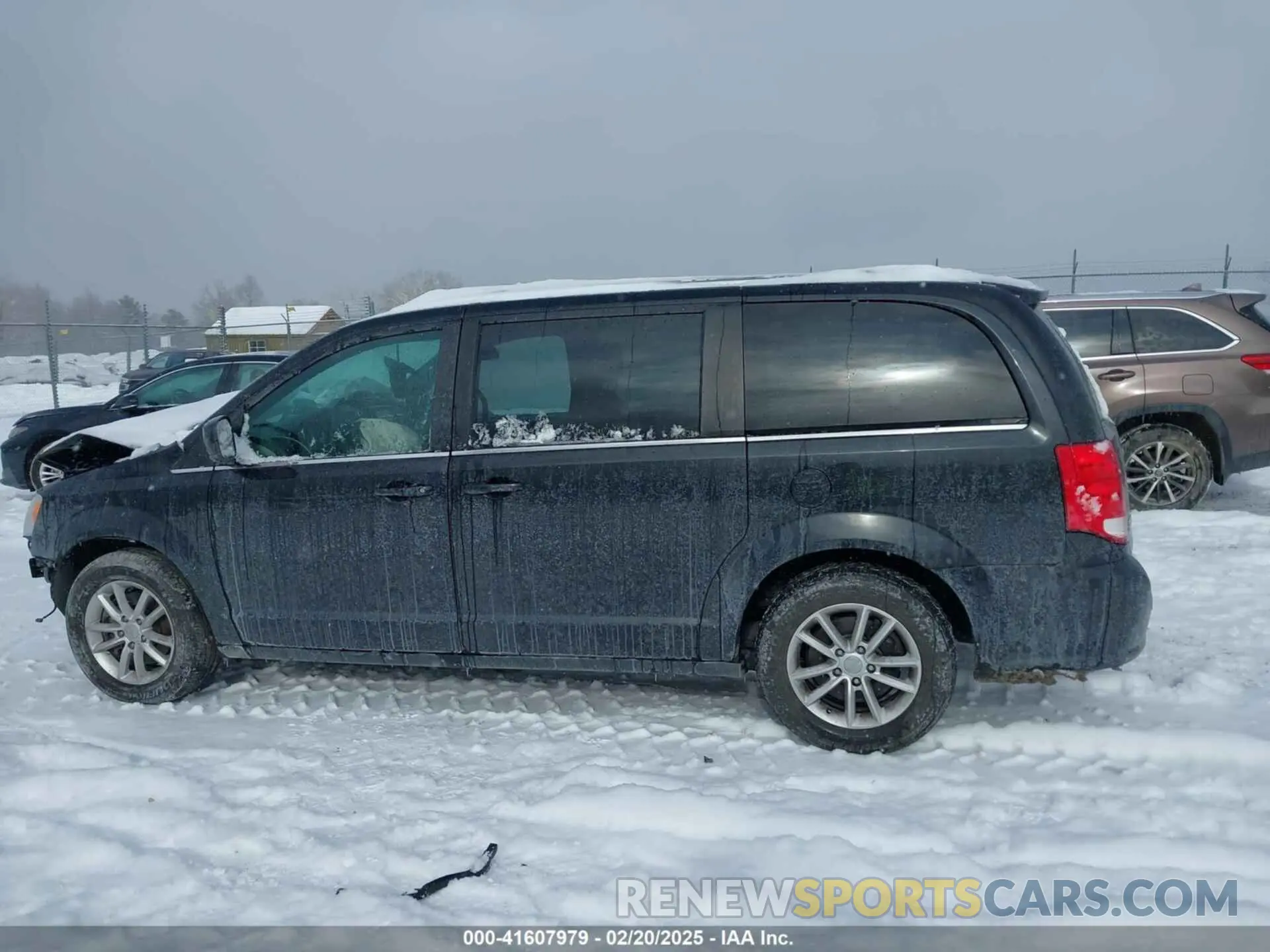 15 Photograph of a damaged car 2C4RDGCG0KR614438 DODGE GRAND CARAVAN 2019