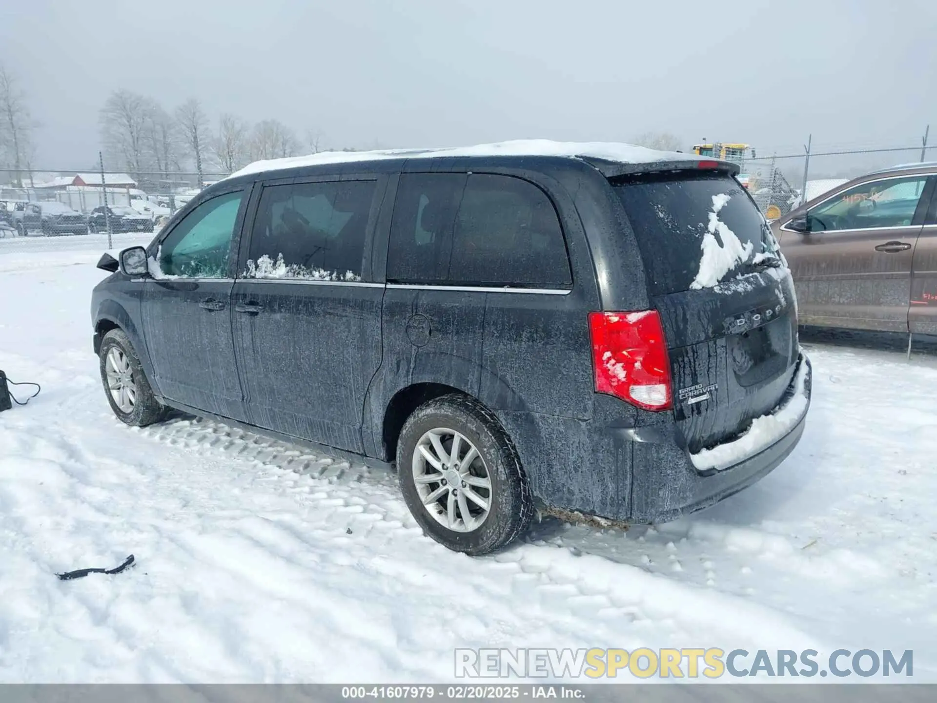 3 Photograph of a damaged car 2C4RDGCG0KR614438 DODGE GRAND CARAVAN 2019
