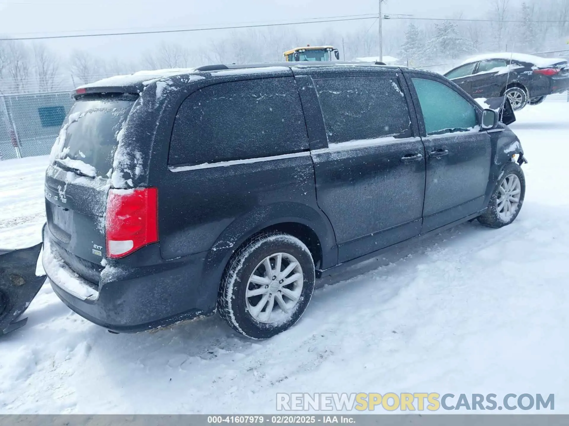 4 Photograph of a damaged car 2C4RDGCG0KR614438 DODGE GRAND CARAVAN 2019