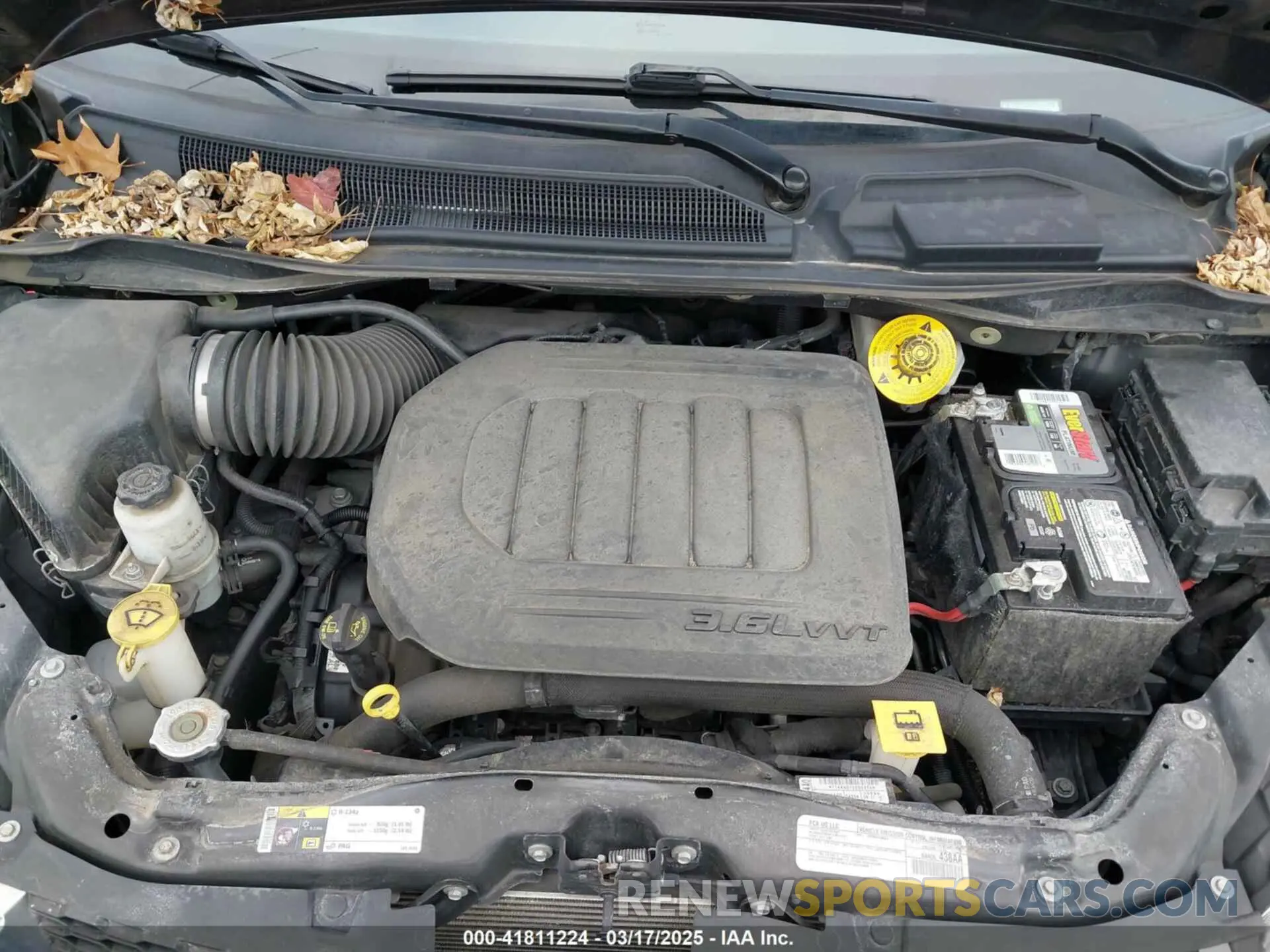 10 Photograph of a damaged car 2C4RDGCG0KR692444 DODGE GRAND CARAVAN 2019