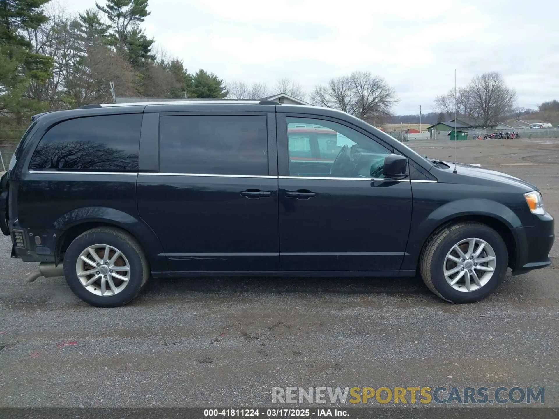 14 Photograph of a damaged car 2C4RDGCG0KR692444 DODGE GRAND CARAVAN 2019