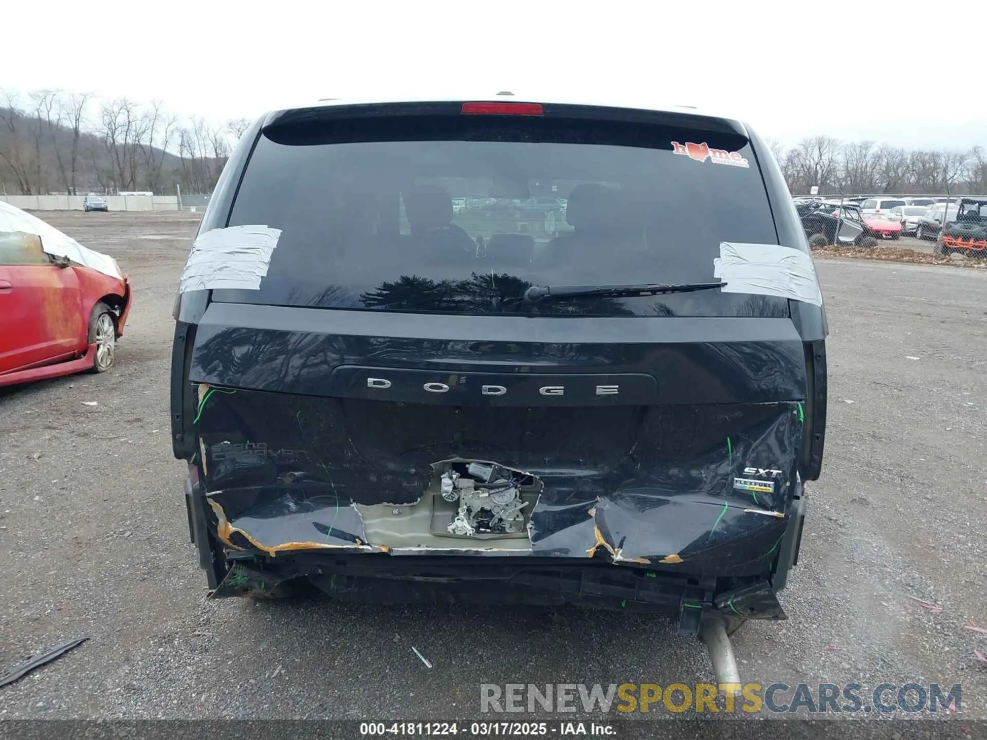 17 Photograph of a damaged car 2C4RDGCG0KR692444 DODGE GRAND CARAVAN 2019