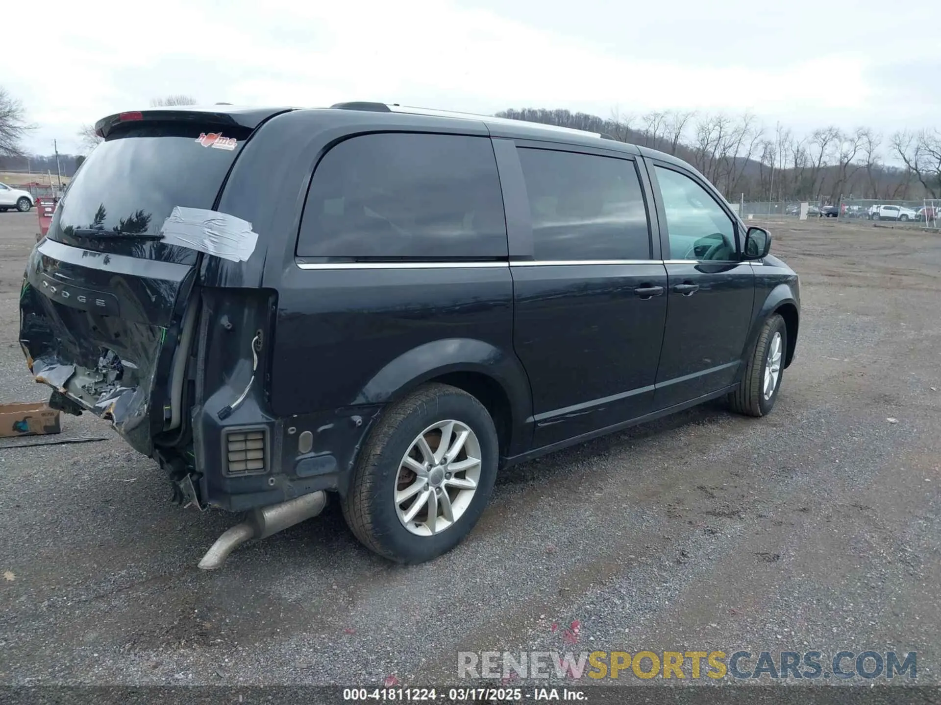 4 Photograph of a damaged car 2C4RDGCG0KR692444 DODGE GRAND CARAVAN 2019