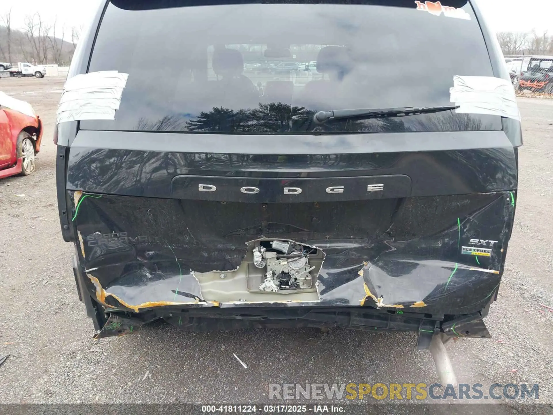 6 Photograph of a damaged car 2C4RDGCG0KR692444 DODGE GRAND CARAVAN 2019