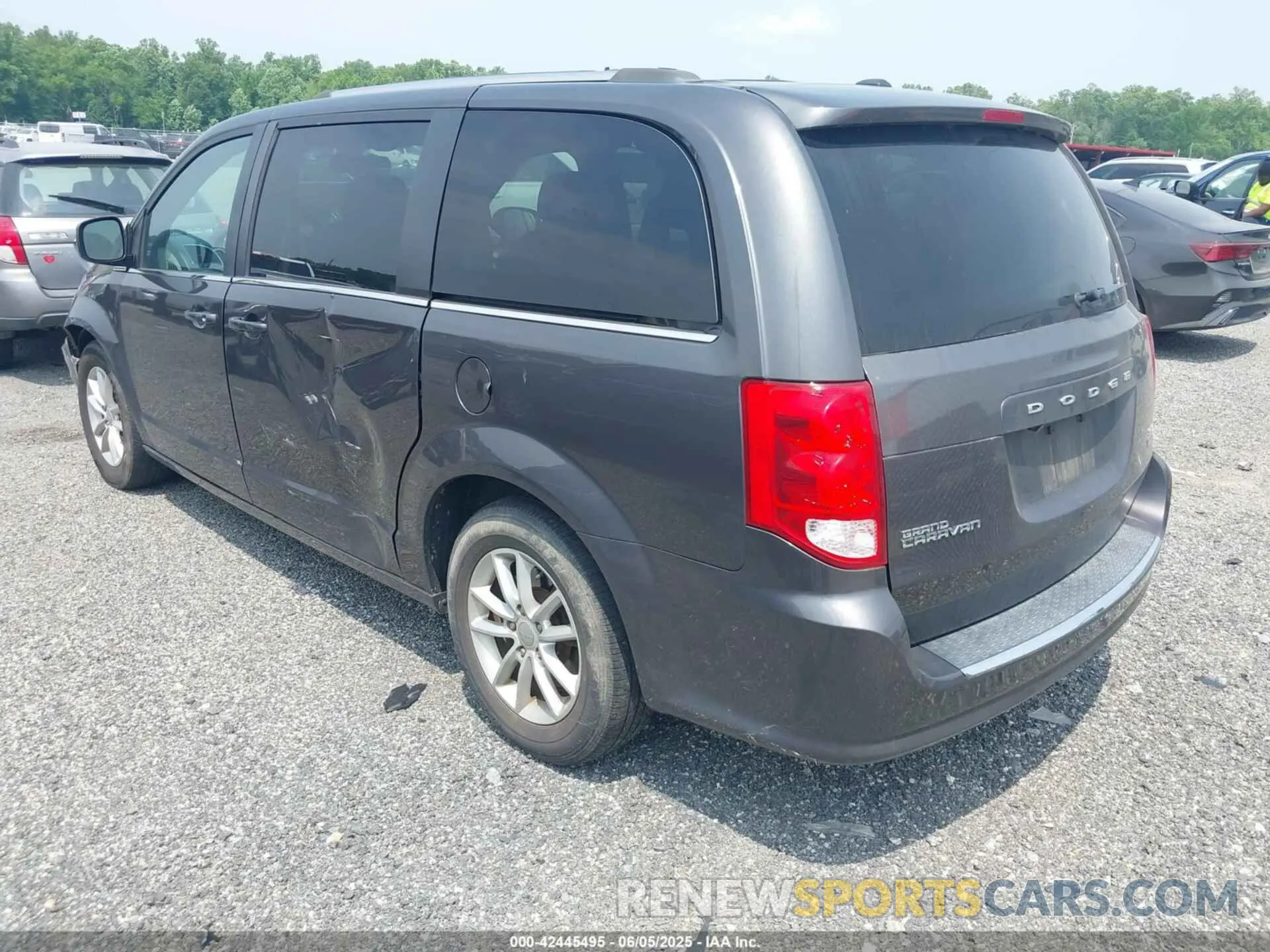3 Photograph of a damaged car 2C4RDGCG0KR695358 DODGE GRAND CARAVAN 2019
