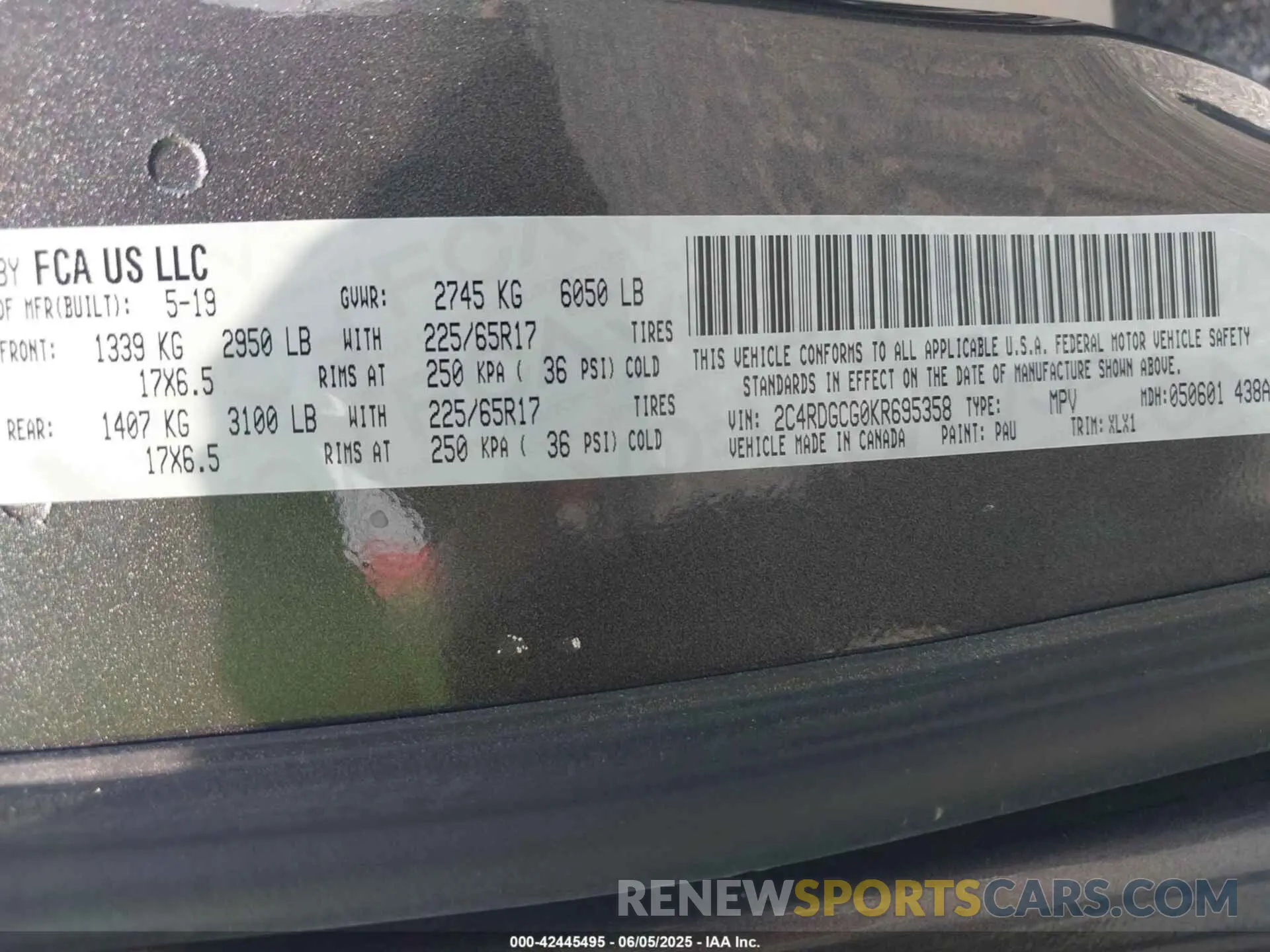 9 Photograph of a damaged car 2C4RDGCG0KR695358 DODGE GRAND CARAVAN 2019