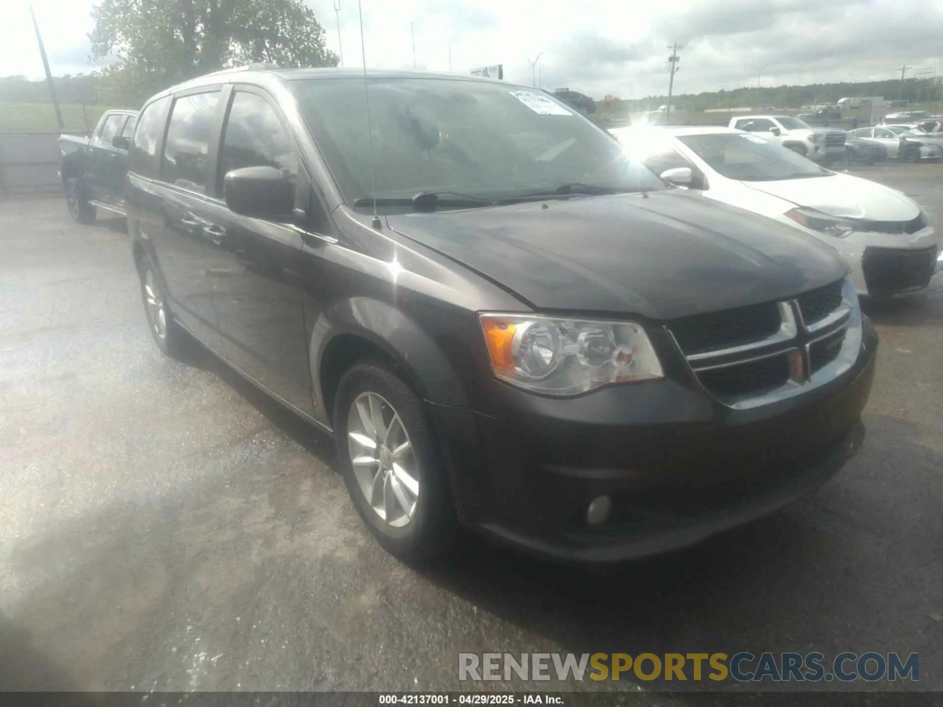 1 Photograph of a damaged car 2C4RDGCG0KR718346 DODGE GRAND CARAVAN 2019