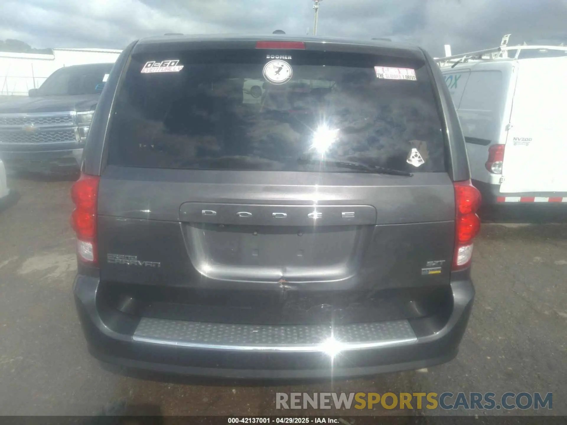 16 Photograph of a damaged car 2C4RDGCG0KR718346 DODGE GRAND CARAVAN 2019