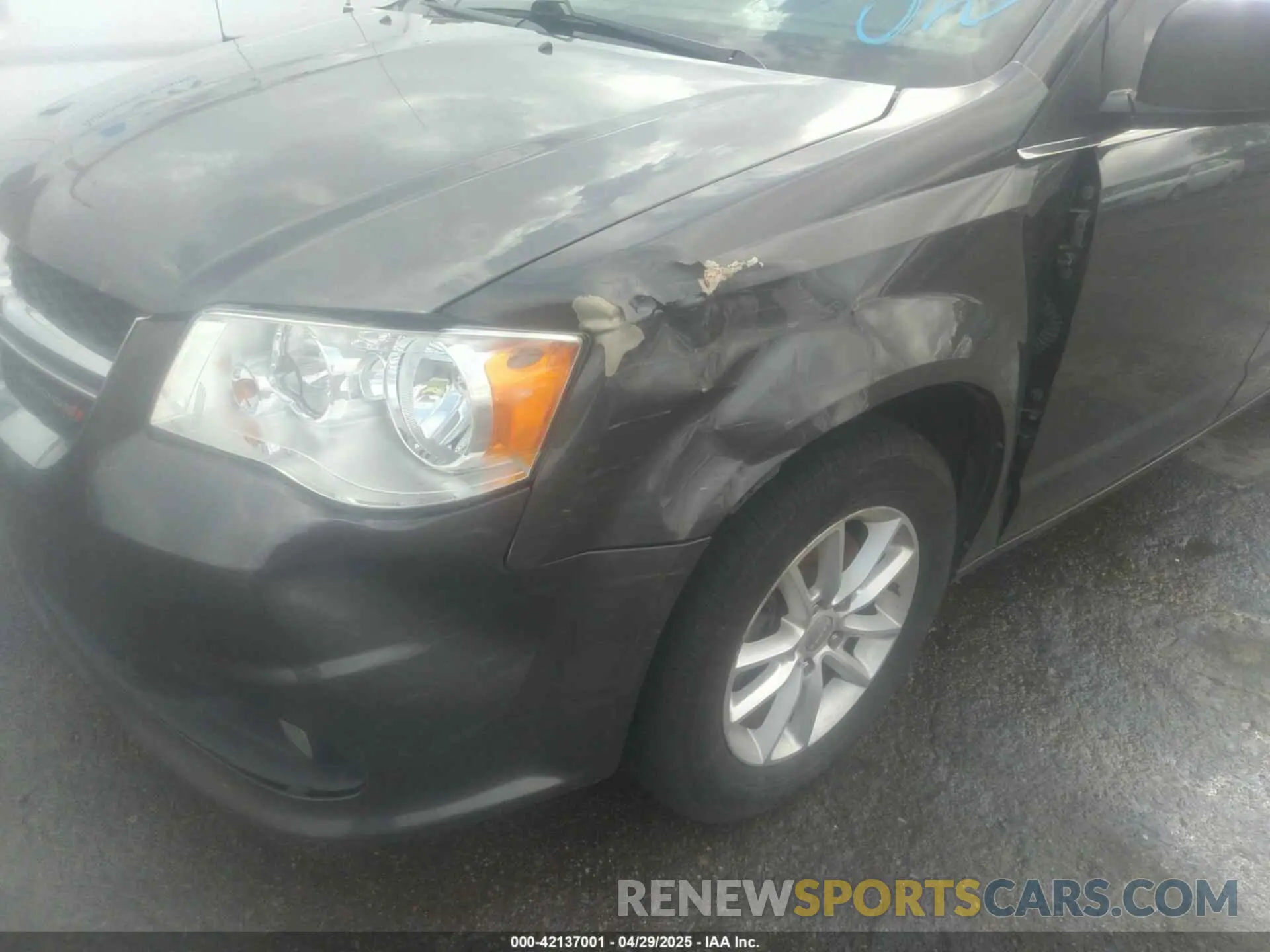 6 Photograph of a damaged car 2C4RDGCG0KR718346 DODGE GRAND CARAVAN 2019
