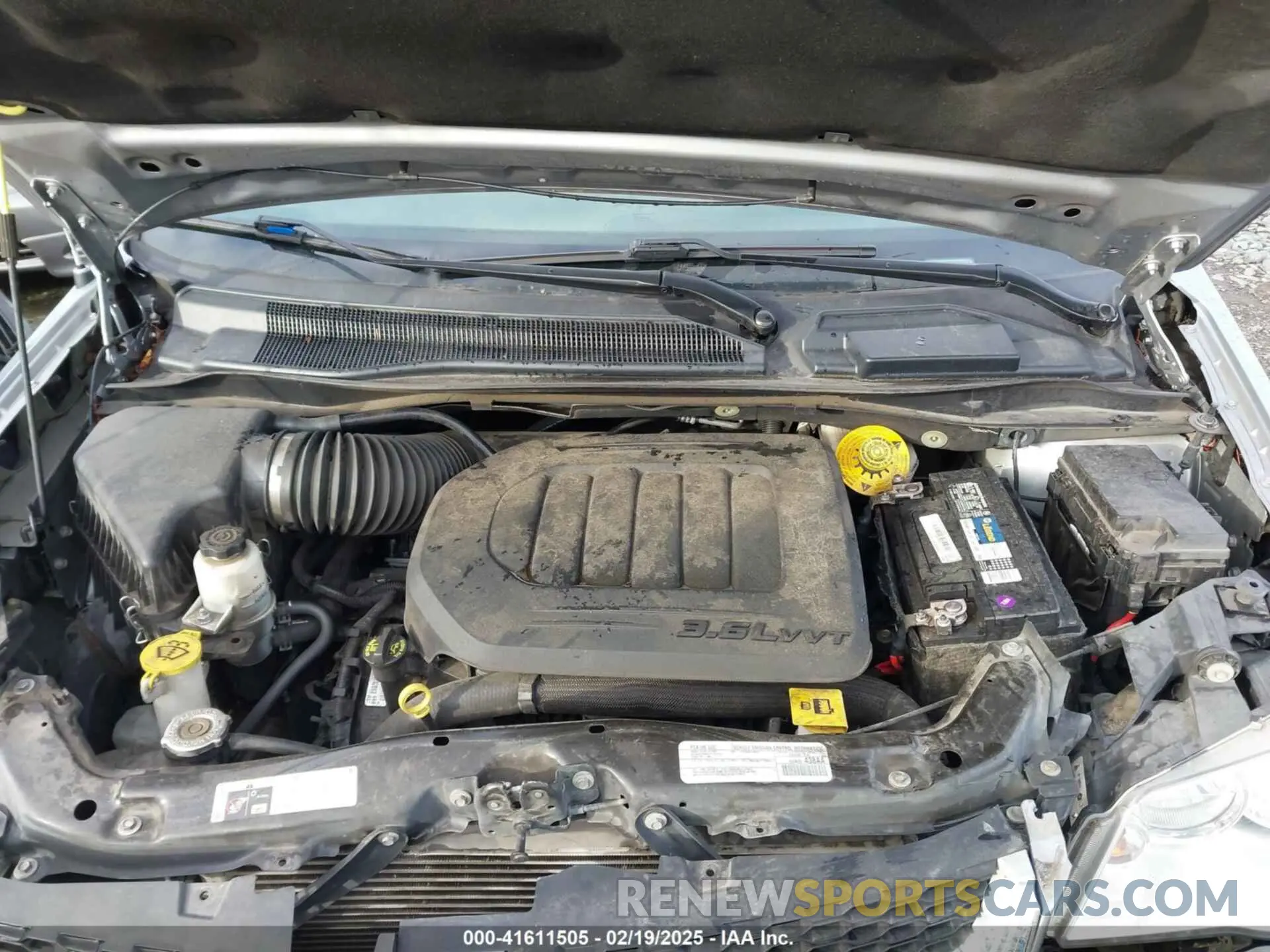 10 Photograph of a damaged car 2C4RDGCG0KR744946 DODGE GRAND CARAVAN 2019